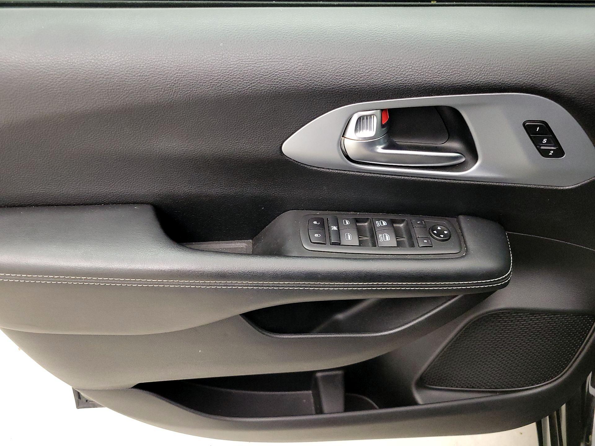 Thumbnail: 2020 Chrysler Pacifica - 12