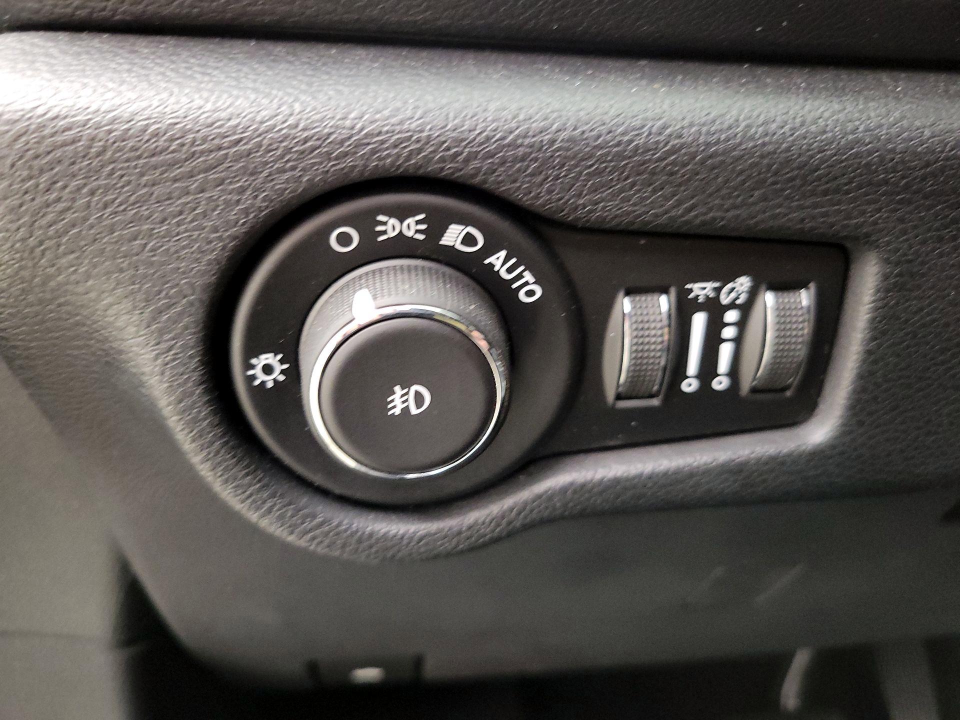 Thumbnail: 2020 Chrysler Pacifica - 13