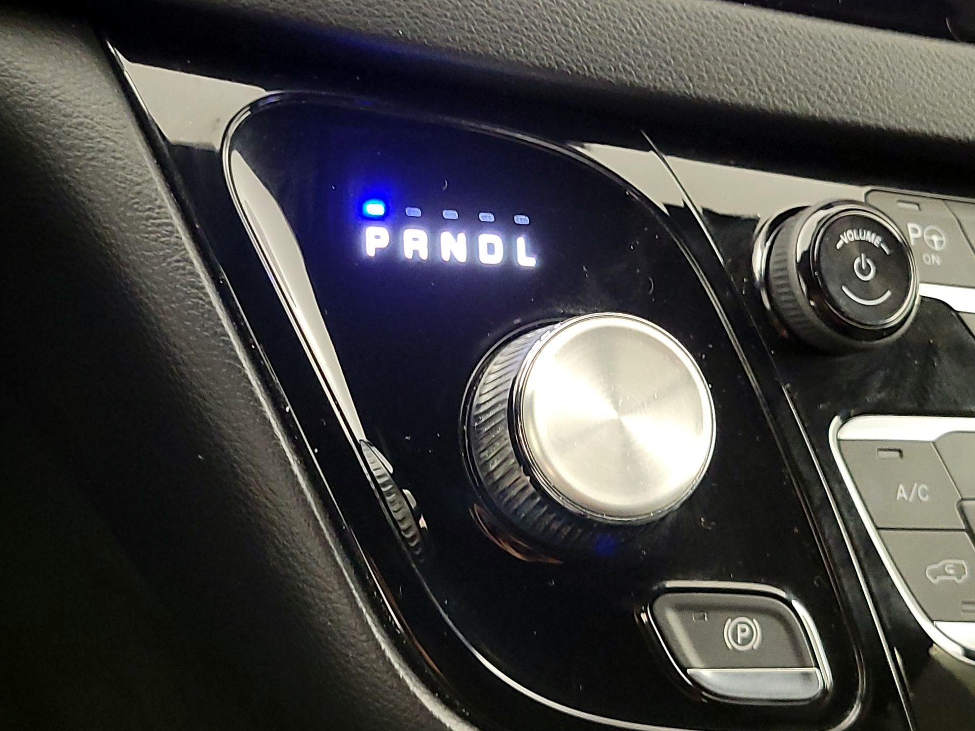 Thumbnail: 2020 Chrysler Pacifica - 17