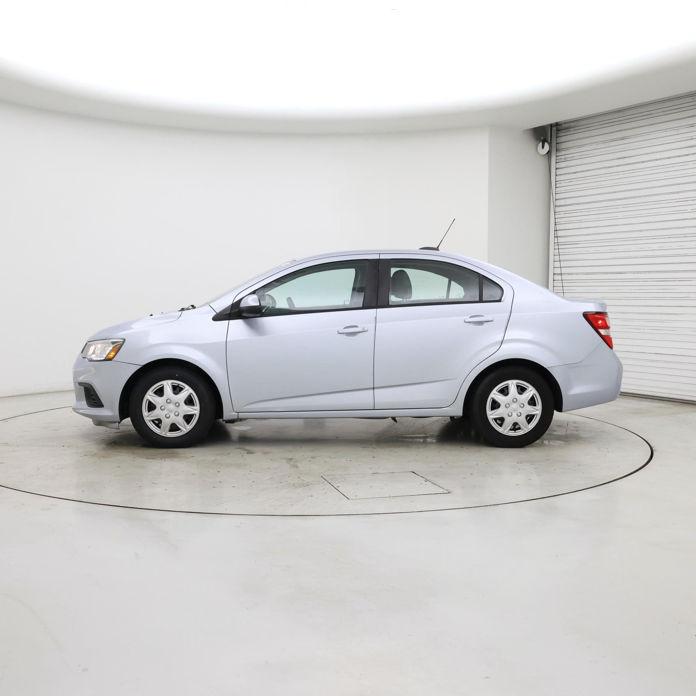 Thumbnail: 2017 Chevrolet Sonic - 3