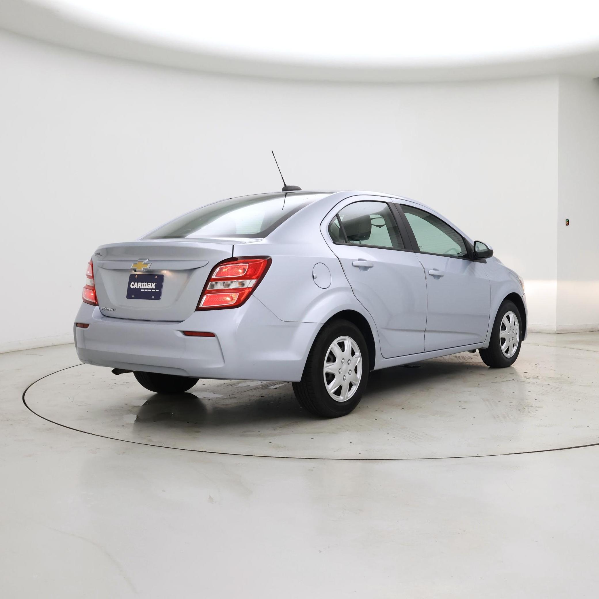 Thumbnail: 2017 Chevrolet Sonic - 8