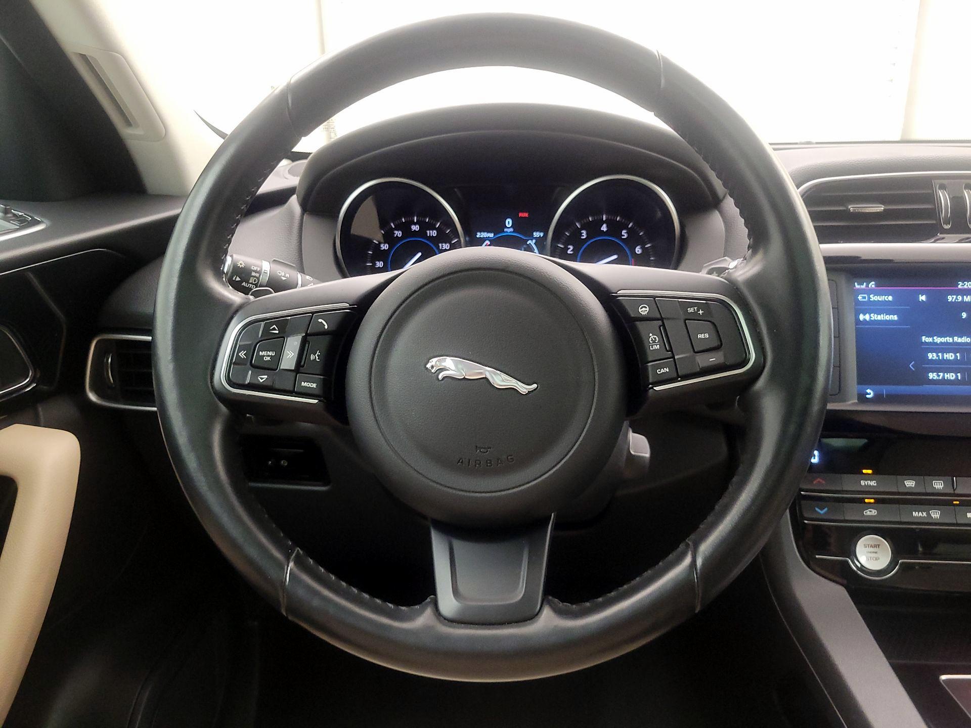 Thumbnail: 2017 Jaguar F-Pace - 10
