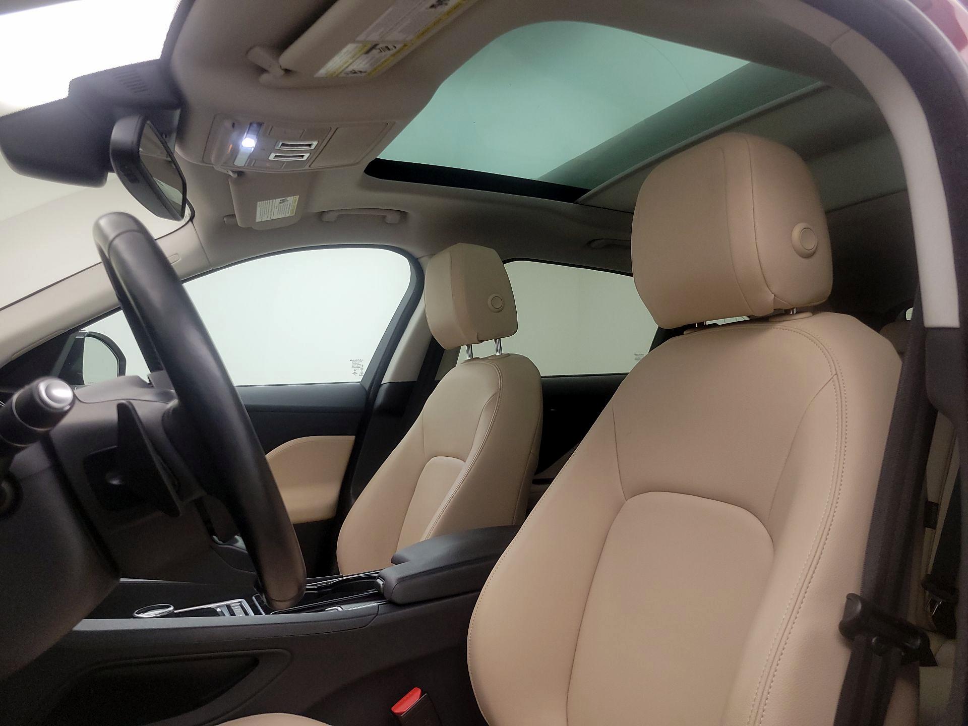 Thumbnail: 2017 Jaguar F-Pace - 20