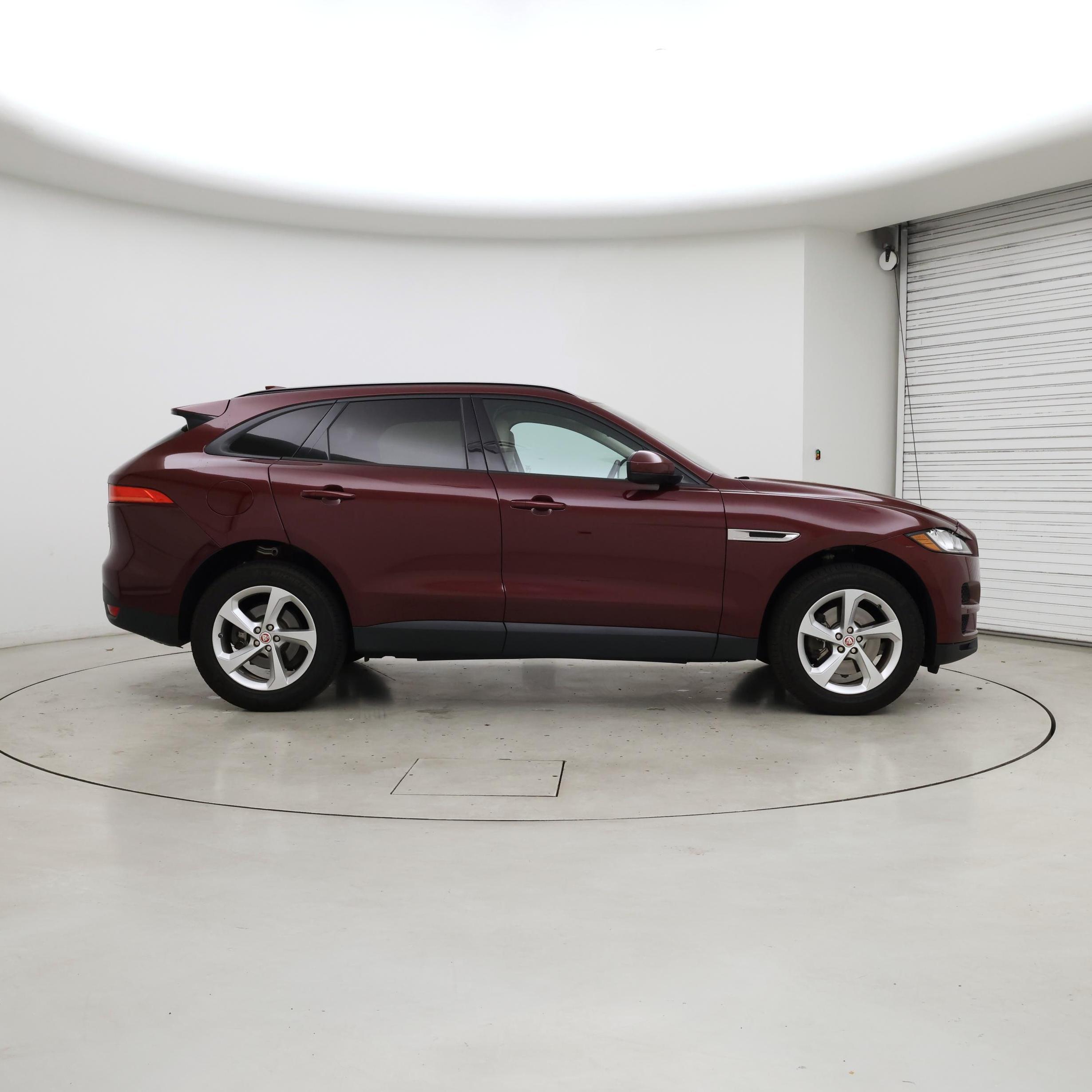 Thumbnail: 2017 Jaguar F-Pace - 7