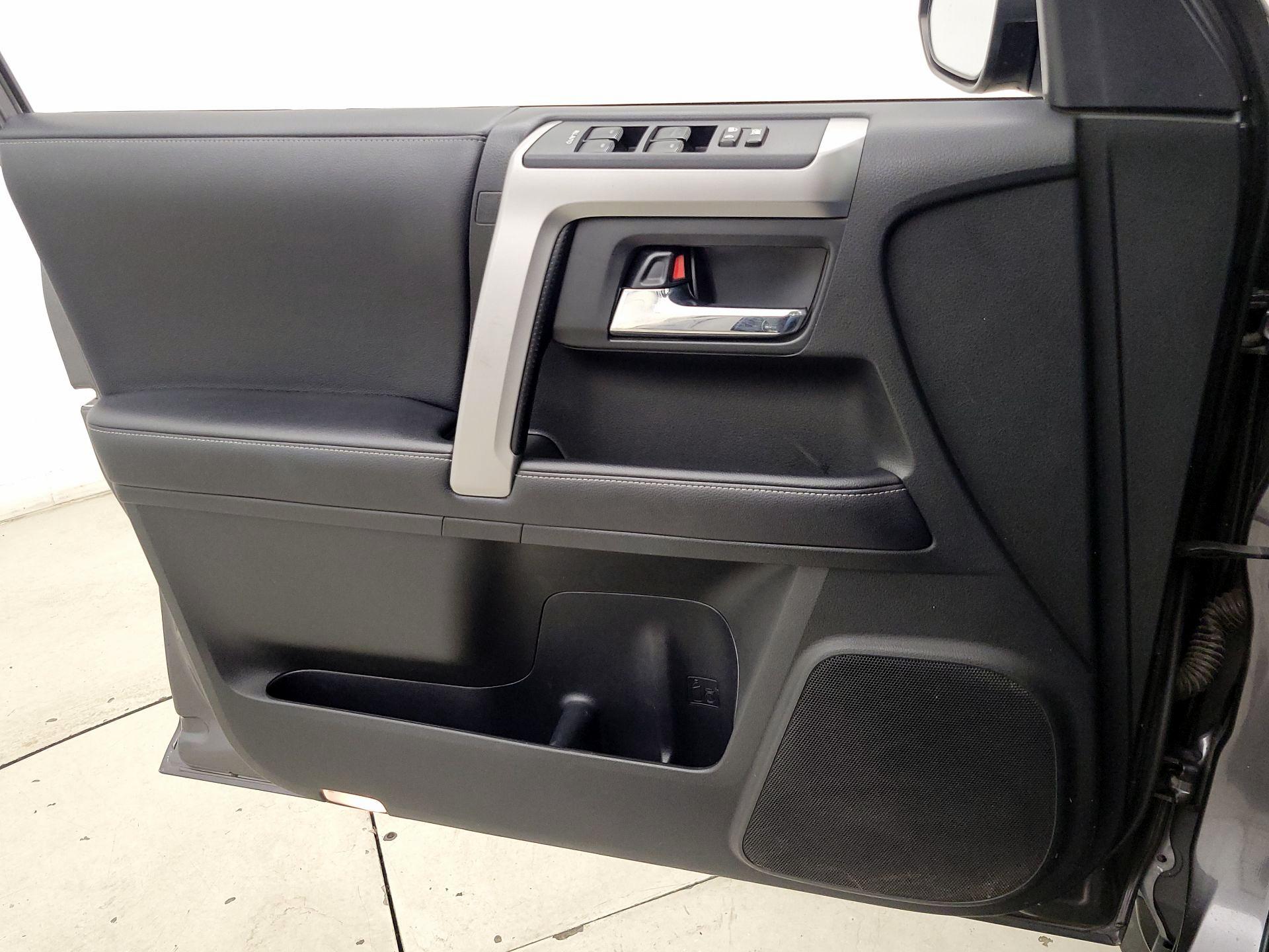 Thumbnail: 2019 Toyota 4Runner - 12