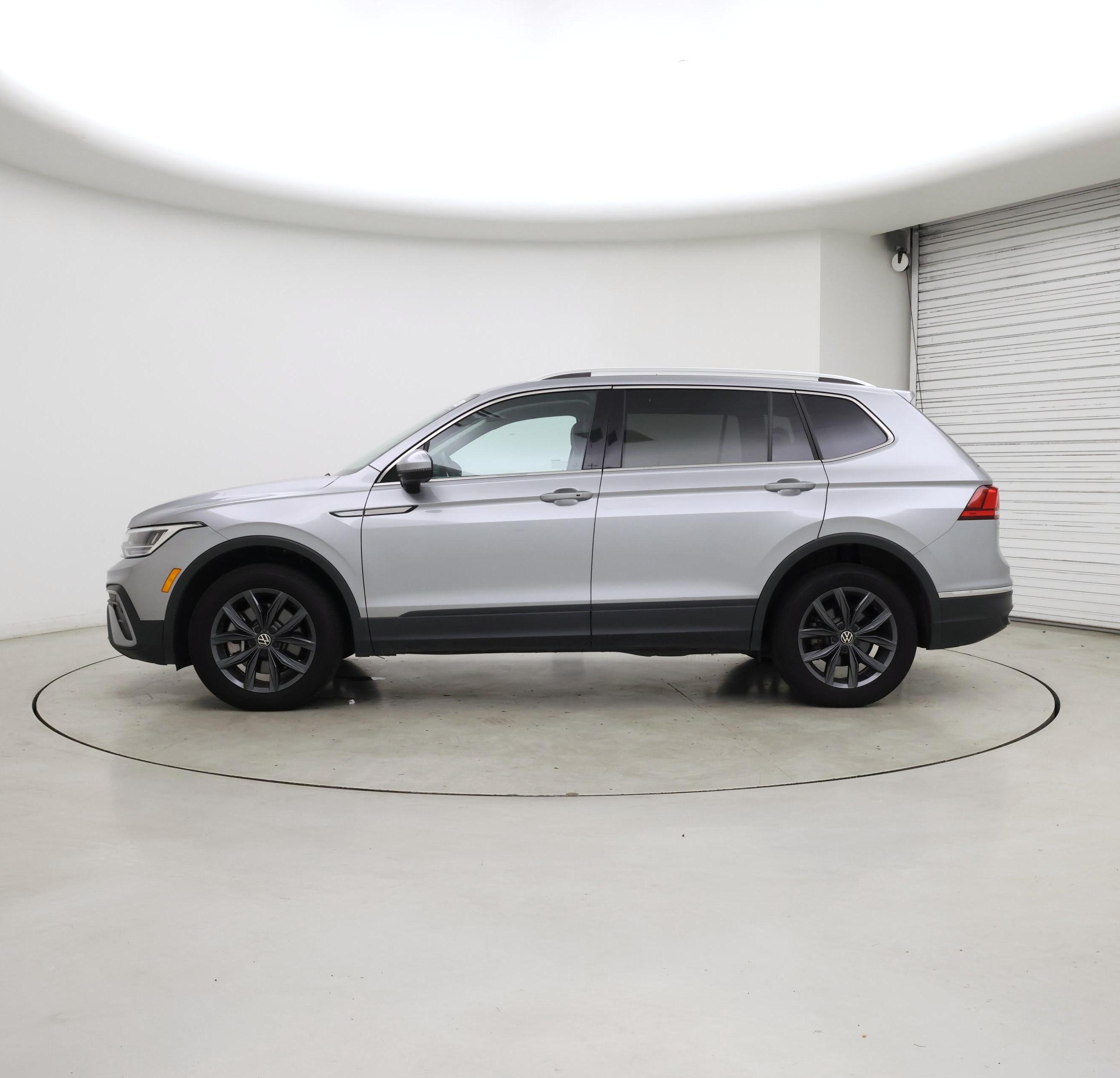 Thumbnail: 2022 Volkswagen Tiguan - 3