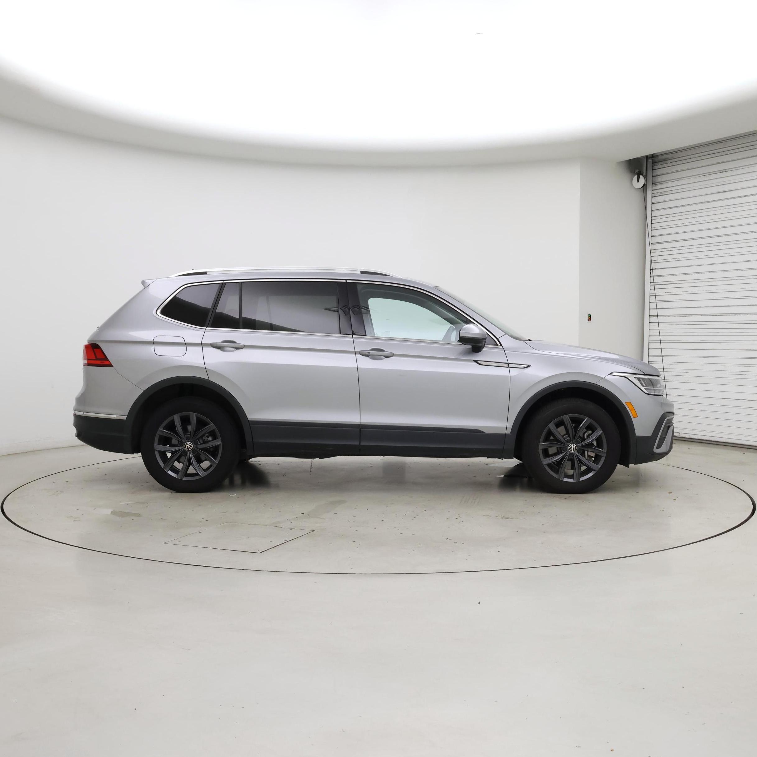Thumbnail: 2022 Volkswagen Tiguan - 7
