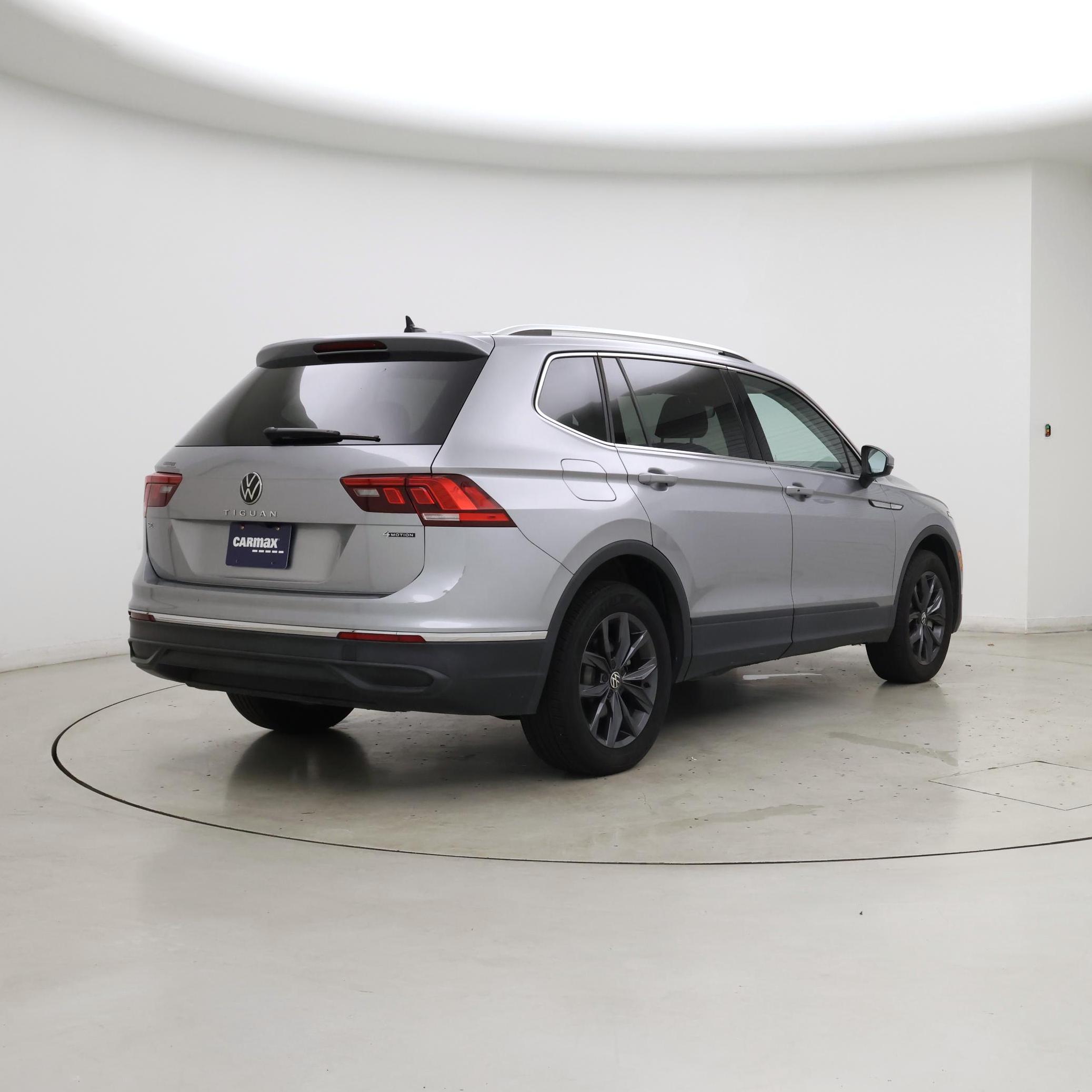 Thumbnail: 2022 Volkswagen Tiguan - 8