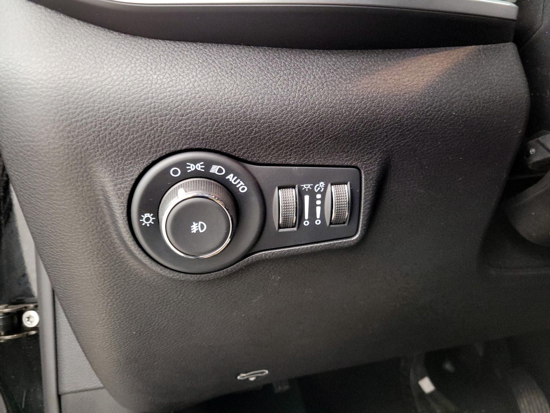 Thumbnail: 2022 Jeep Compass - 13