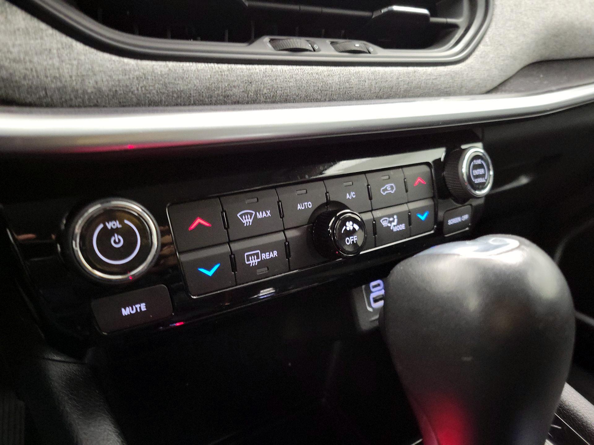 Thumbnail: 2022 Jeep Compass - 16