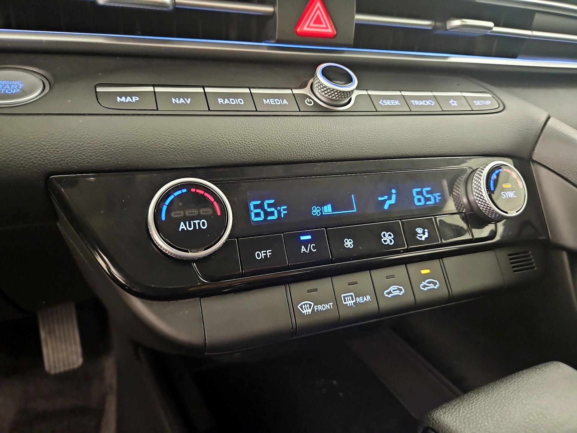 Thumbnail: 2024 Hyundai Elantra - 17