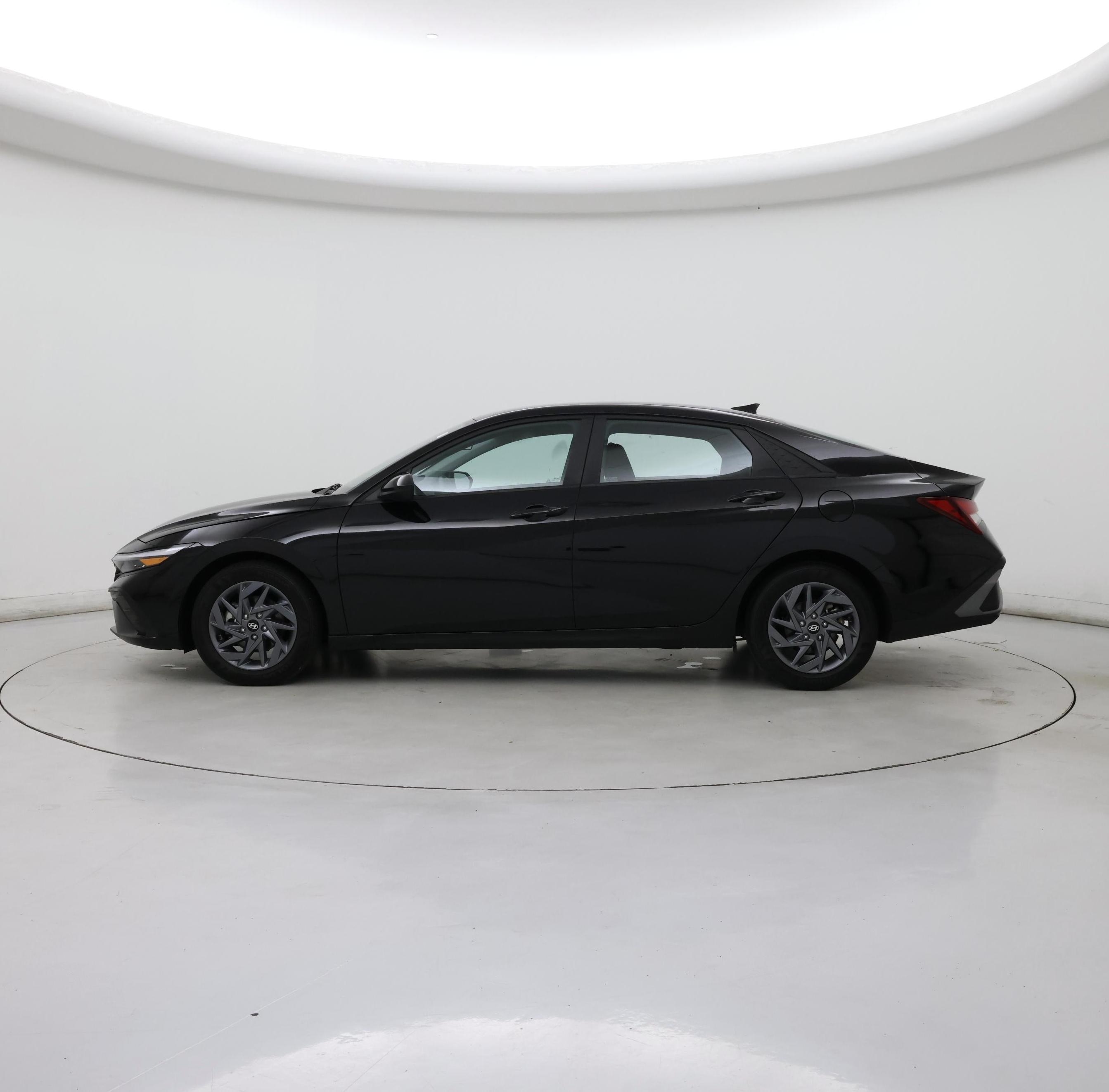 Thumbnail: 2024 Hyundai Elantra - 3
