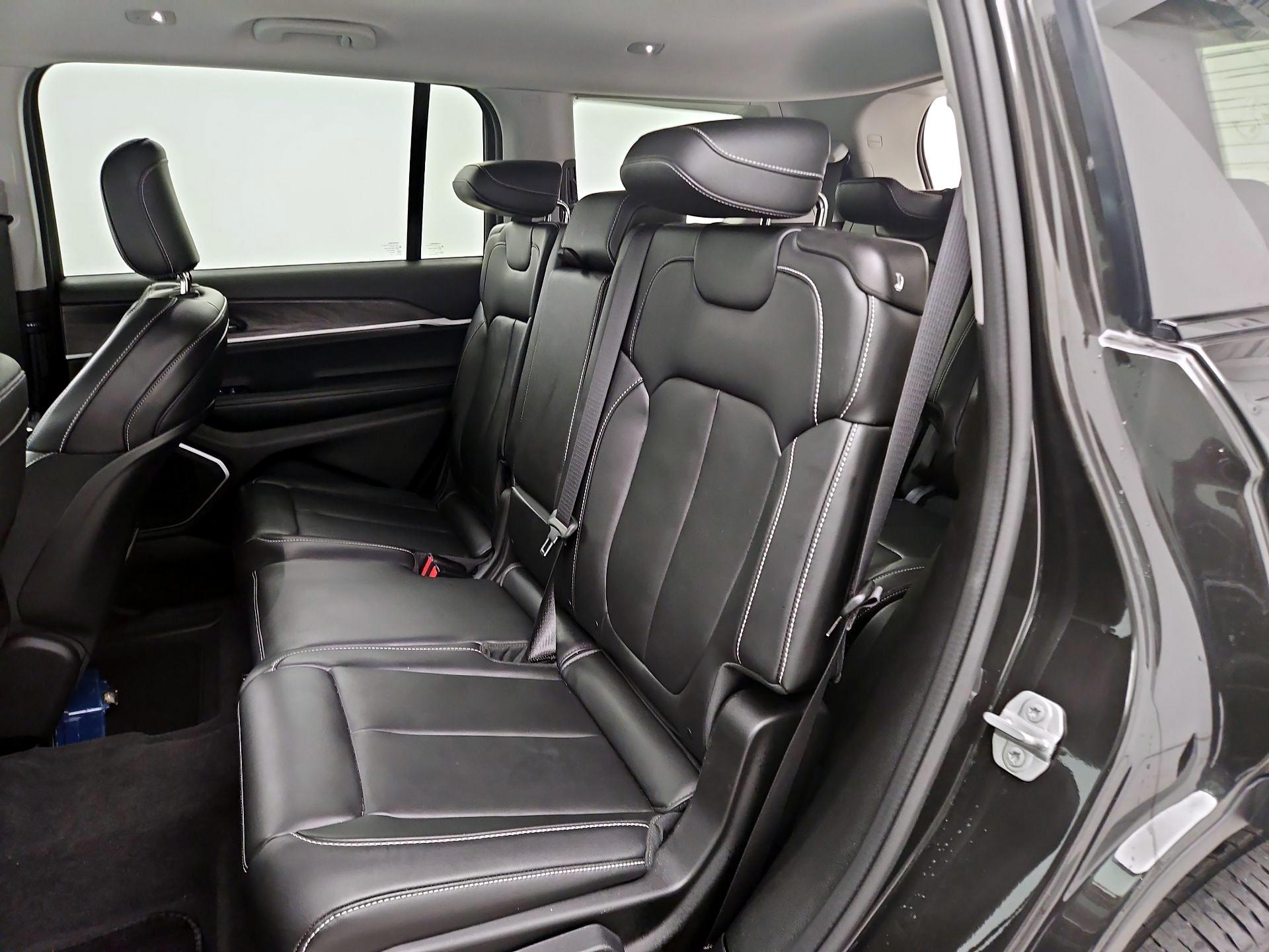Thumbnail: 2022 Jeep Grand Cherokee L - 20