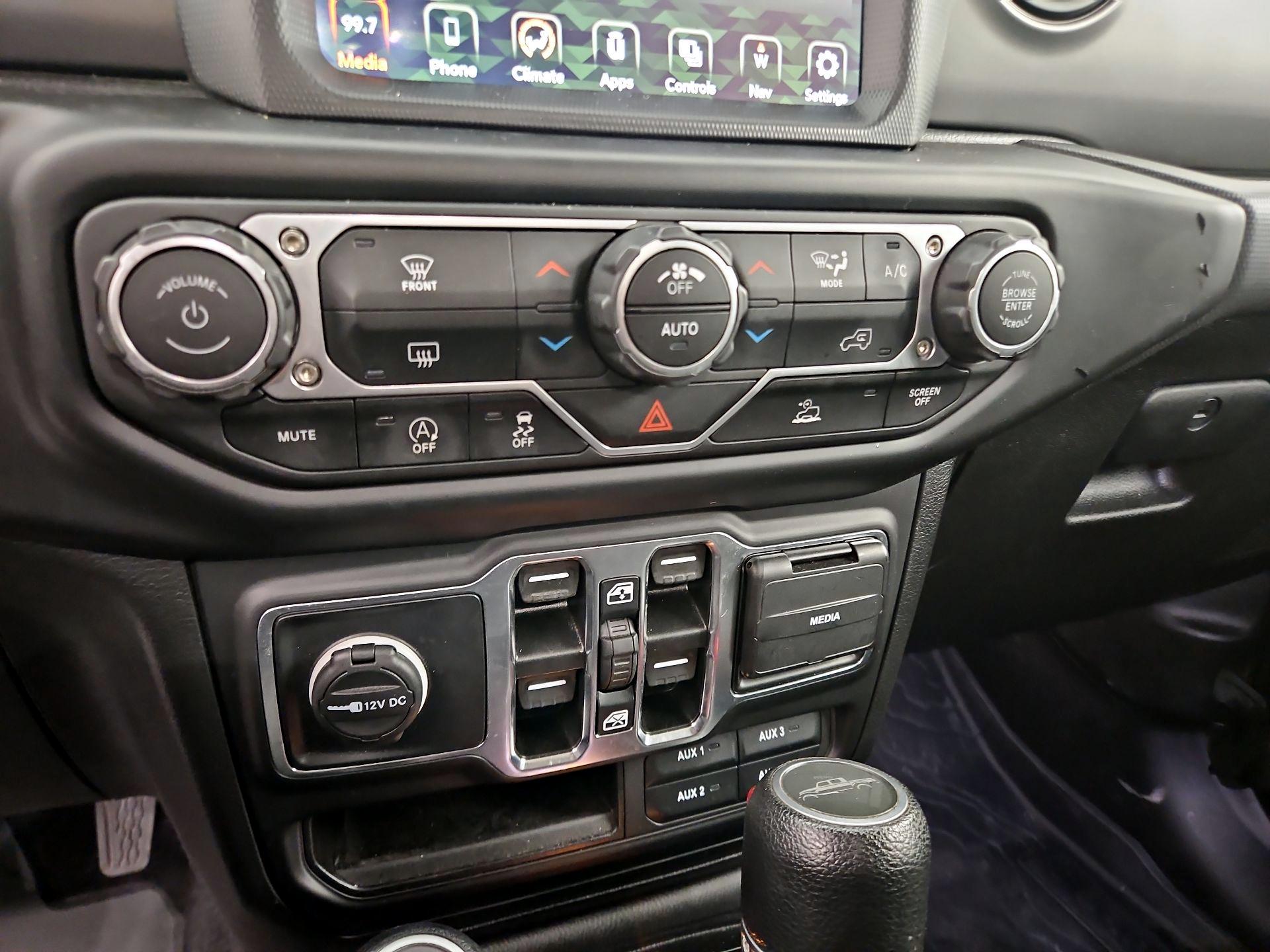 Thumbnail: 2021 Jeep Gladiator - 16