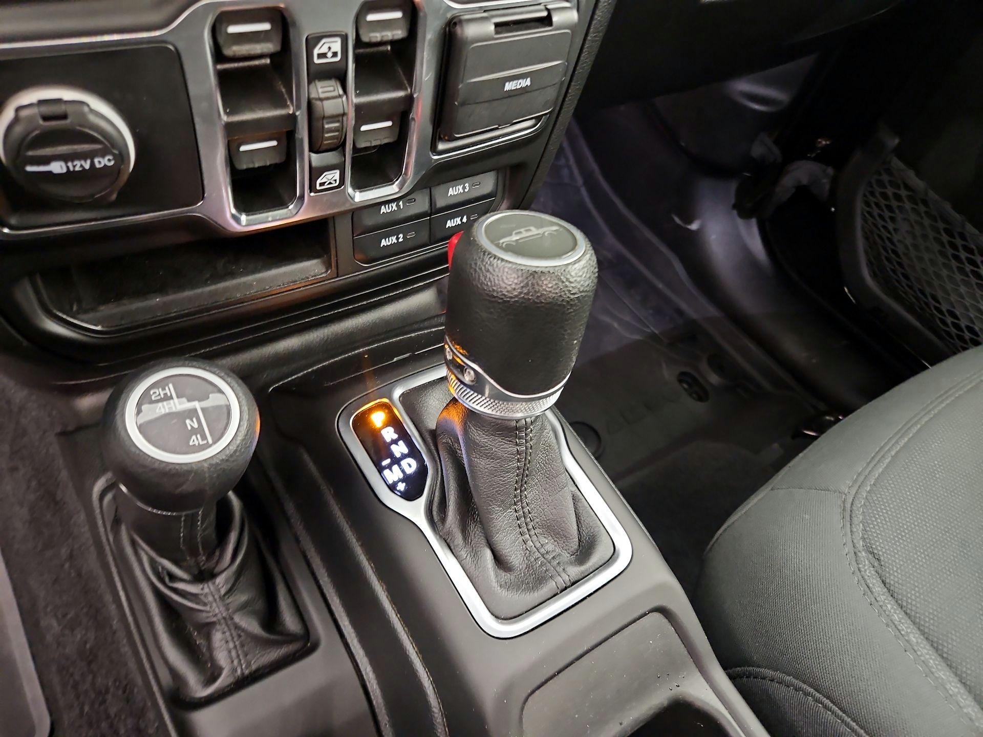 Thumbnail: 2021 Jeep Gladiator - 17