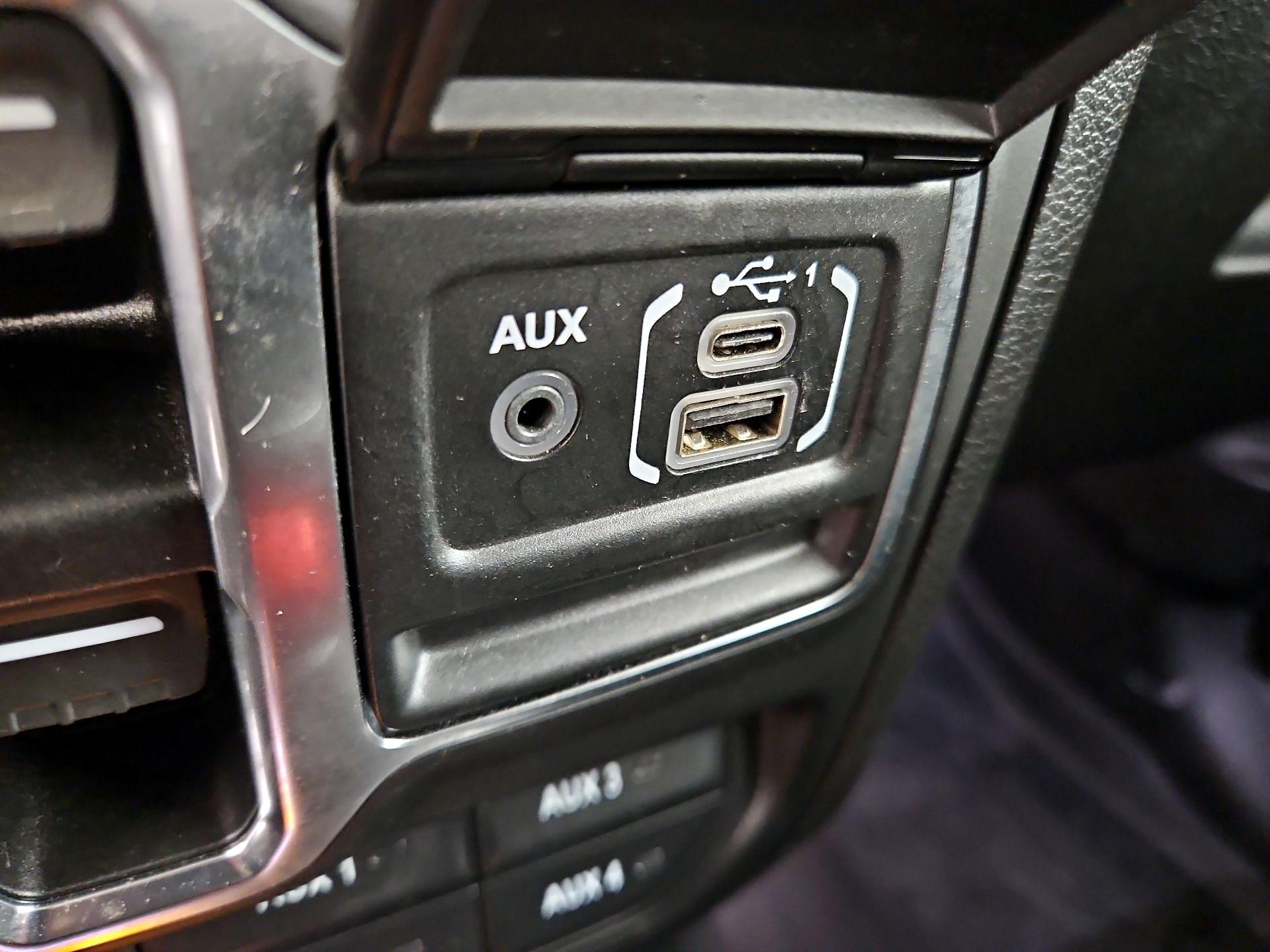 Thumbnail: 2021 Jeep Gladiator - 18