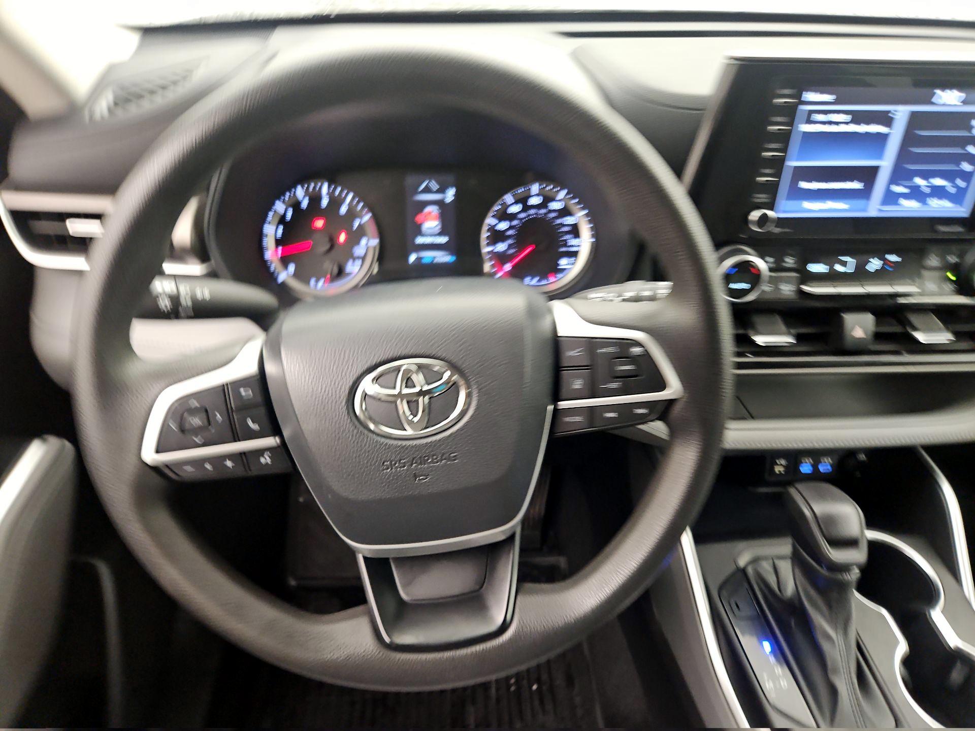 Thumbnail: 2022 Toyota Highlander - 10