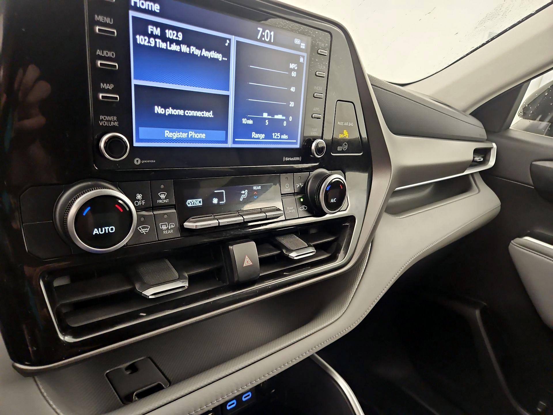 Thumbnail: 2022 Toyota Highlander - 16