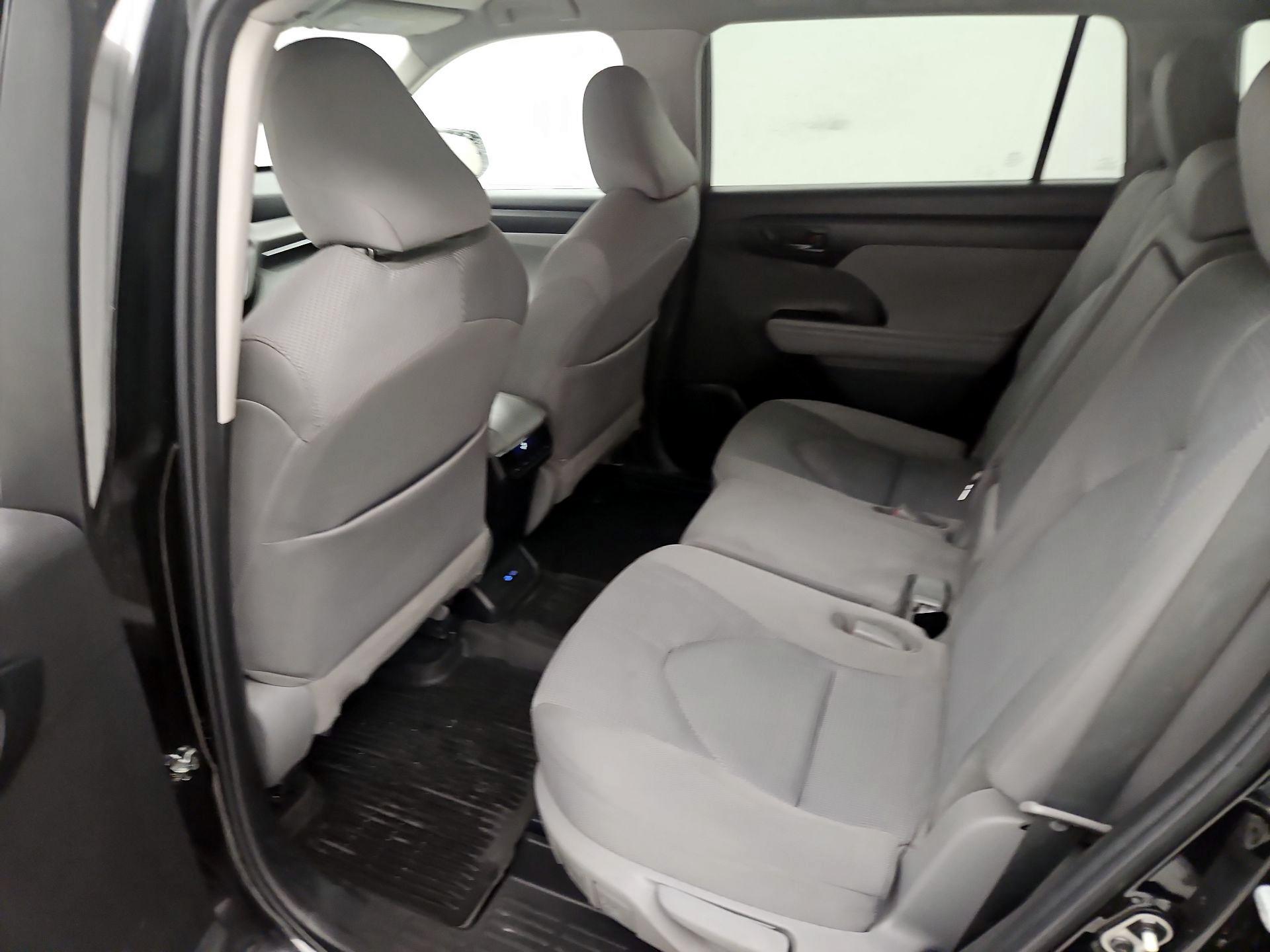 Thumbnail: 2022 Toyota Highlander - 19