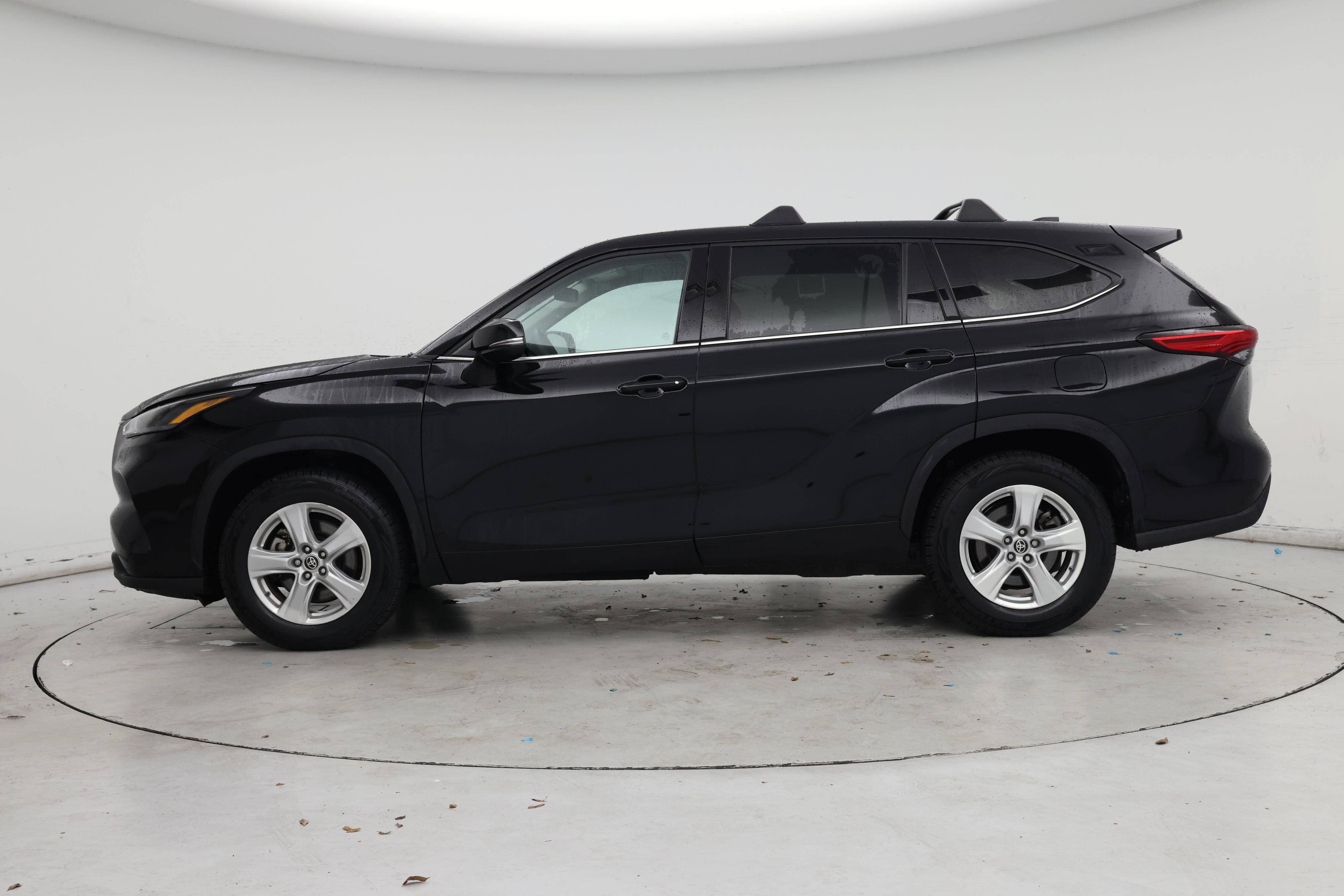 Thumbnail: 2022 Toyota Highlander - 3