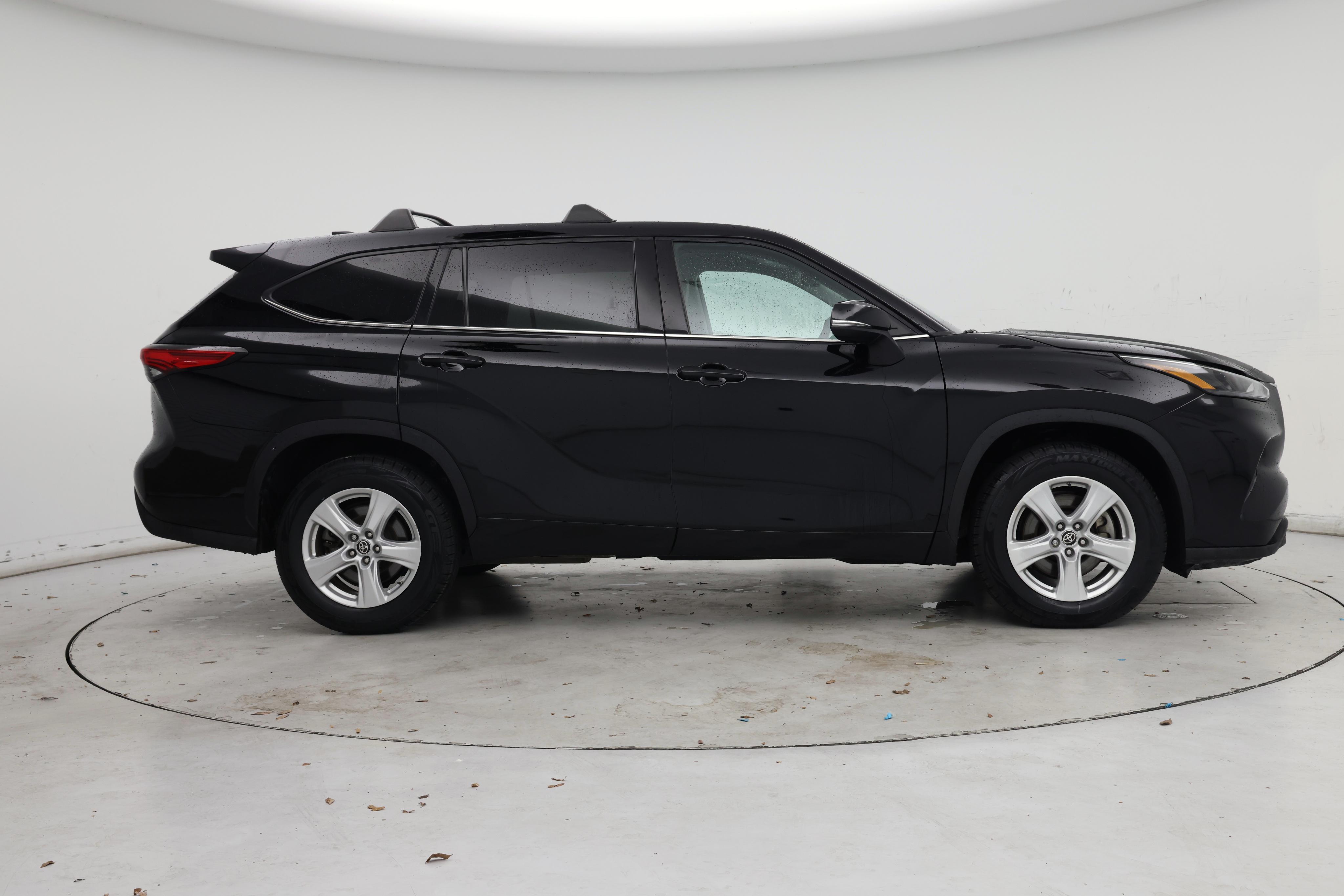 Thumbnail: 2022 Toyota Highlander - 7