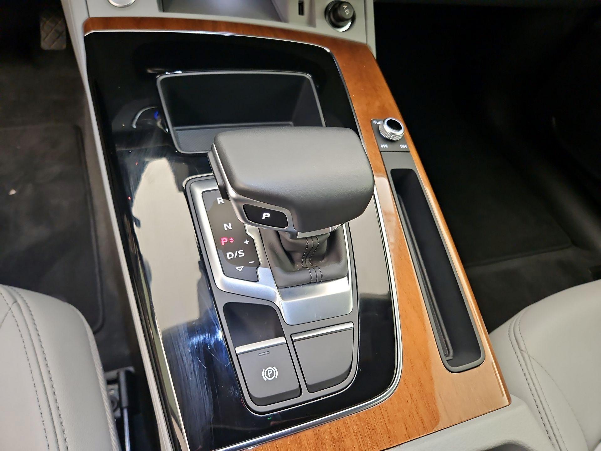 Thumbnail: 2023 Audi Q5 - 17