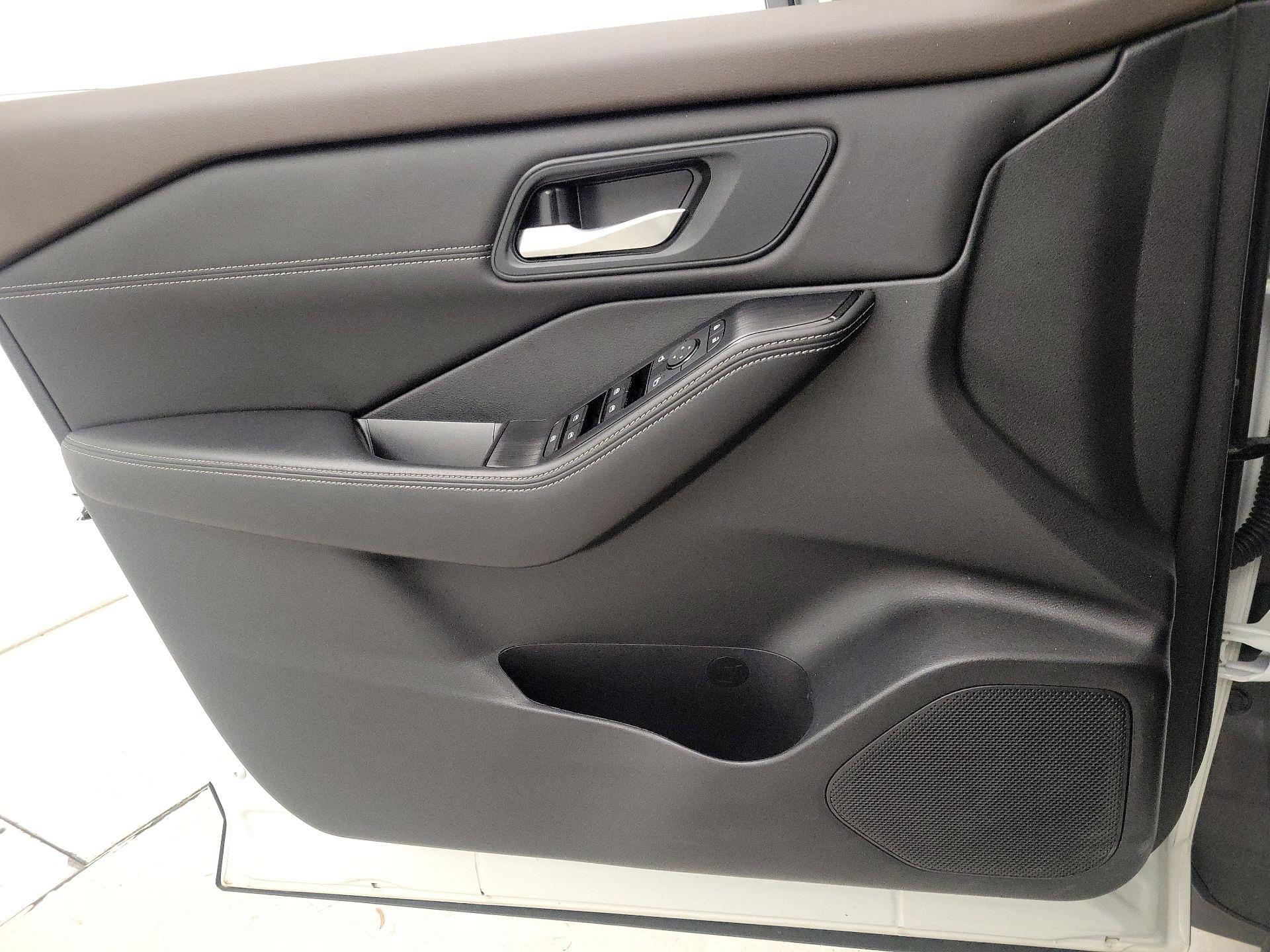 Thumbnail: 2022 Nissan Rogue - 12