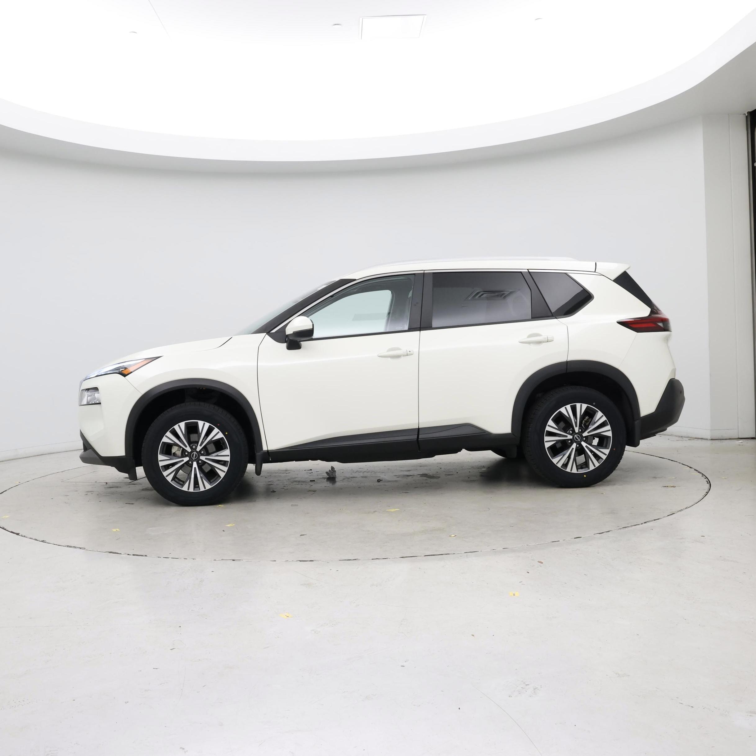 Thumbnail: 2022 Nissan Rogue - 3