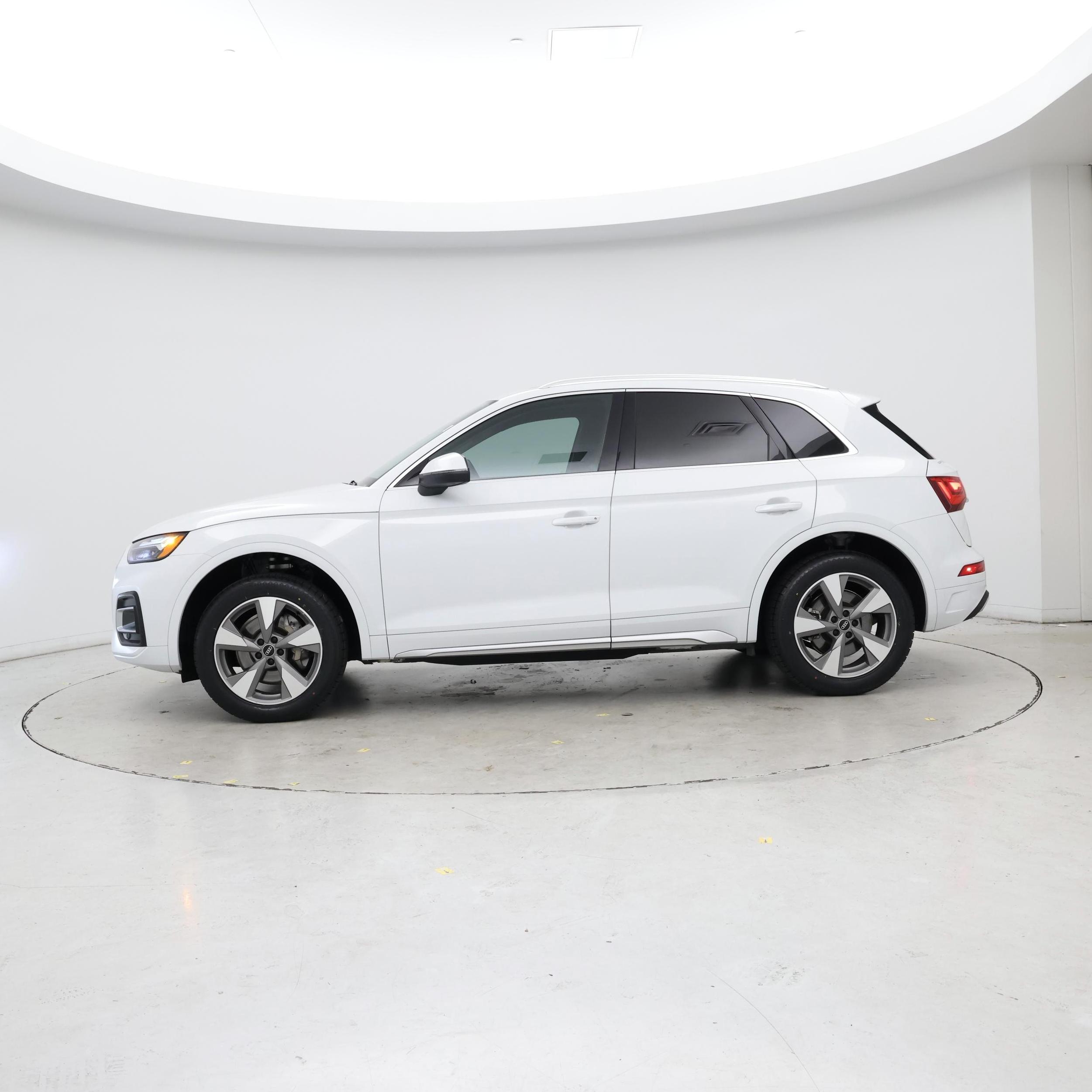 Thumbnail: 2023 Audi Q5 - 3