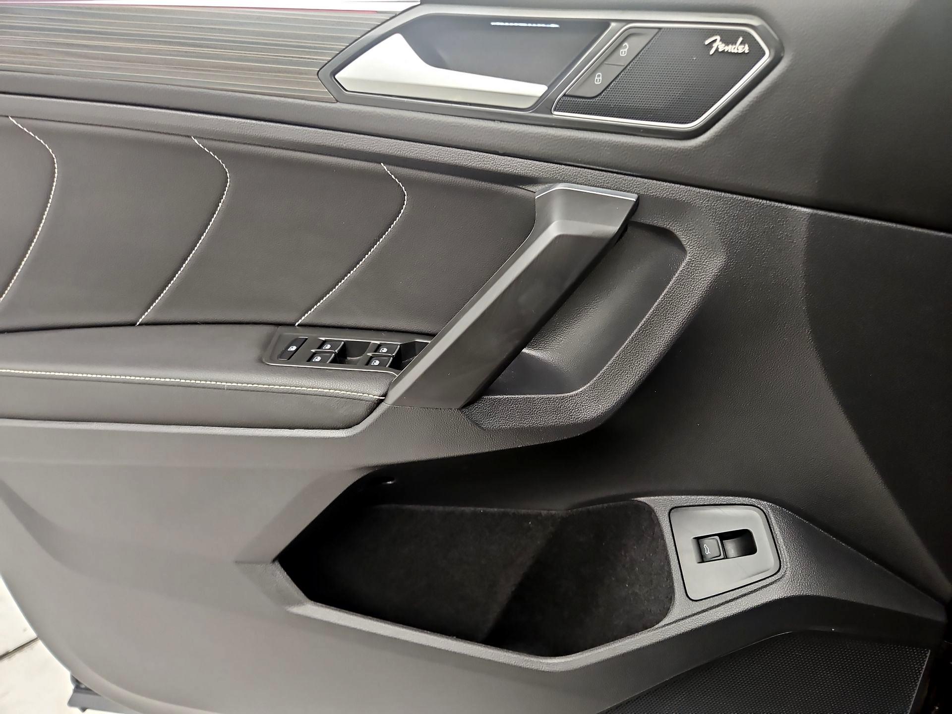 Thumbnail: 2022 Volkswagen Tiguan - 12