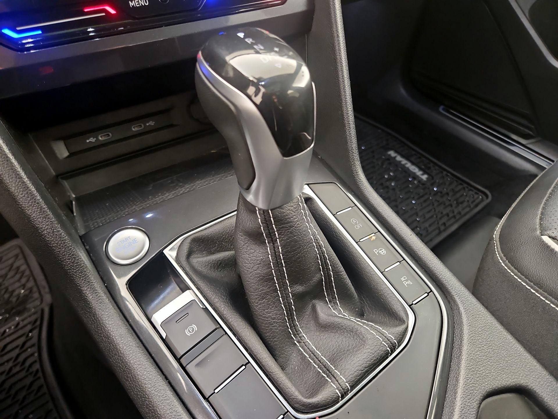 Thumbnail: 2022 Volkswagen Tiguan - 17