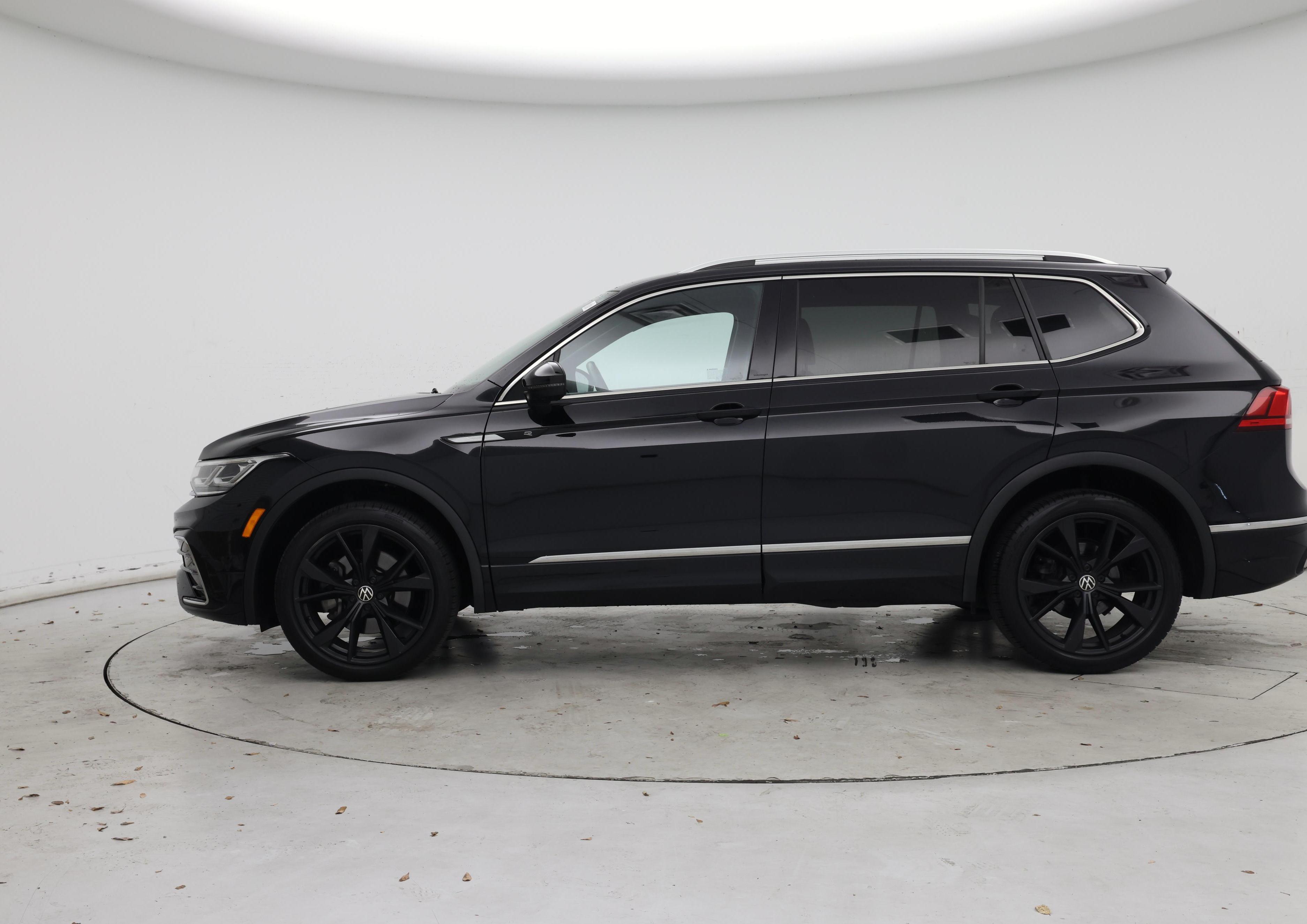 Thumbnail: 2022 Volkswagen Tiguan - 3