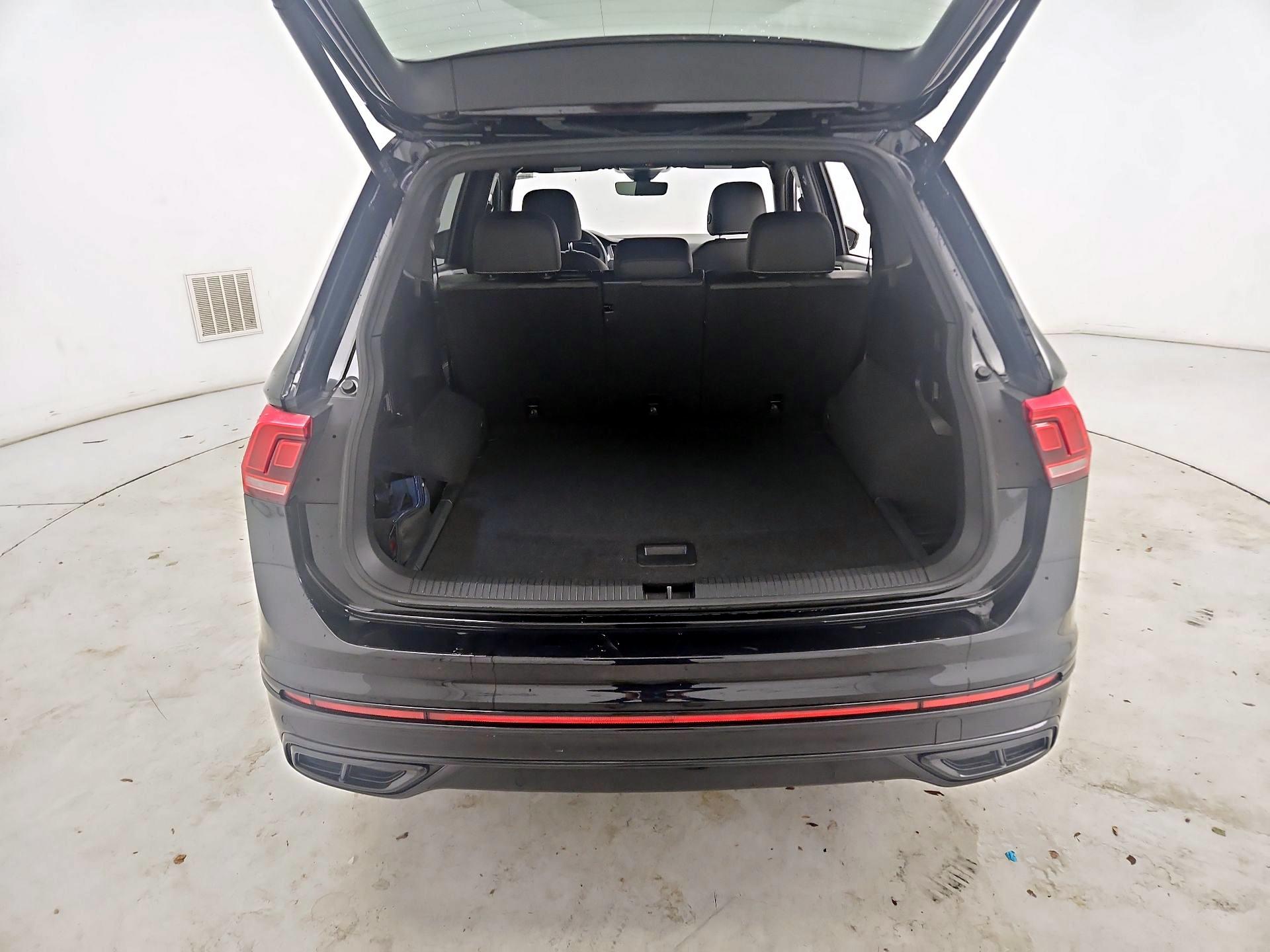 Thumbnail: 2022 Volkswagen Tiguan - 20