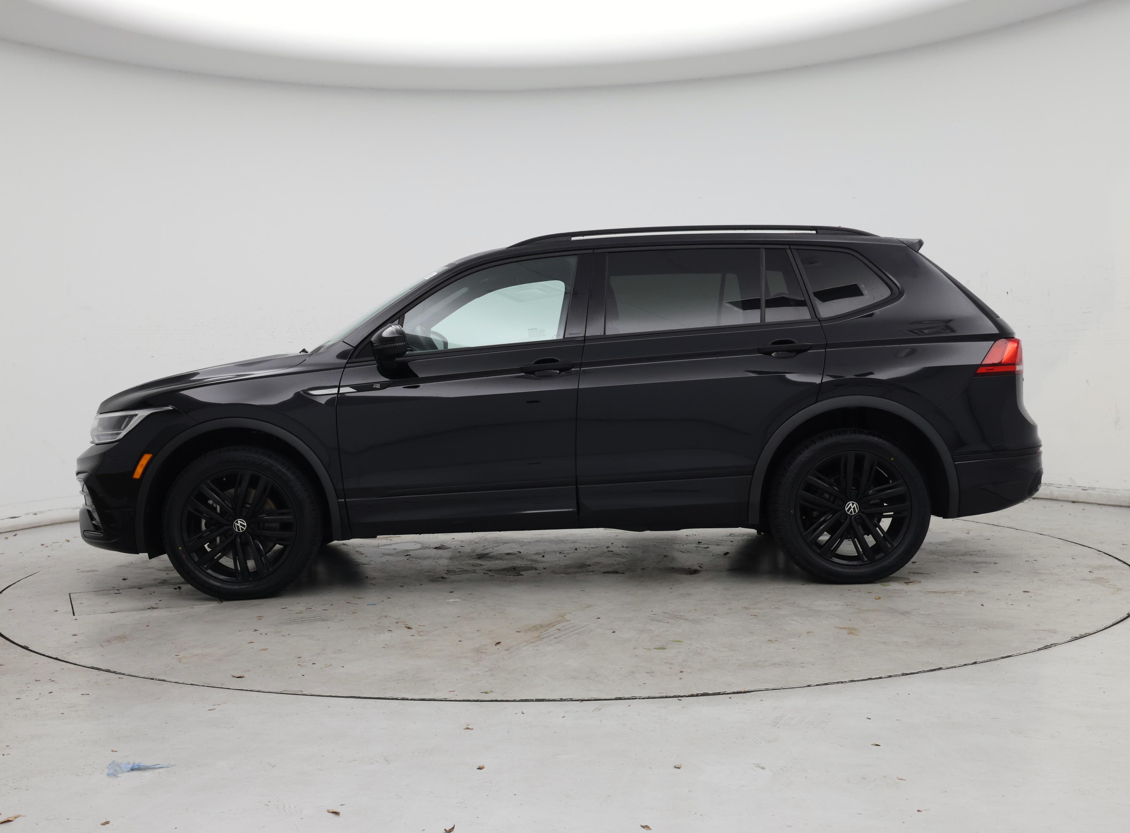 Thumbnail: 2022 Volkswagen Tiguan - 3