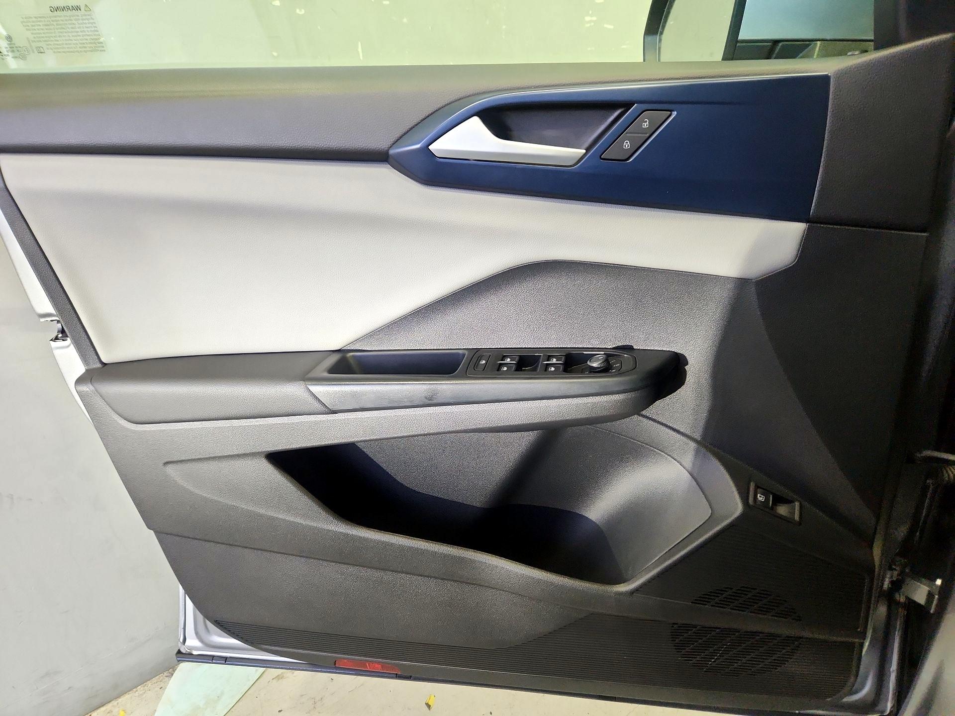 Thumbnail: 2022 Volkswagen Taos - 12