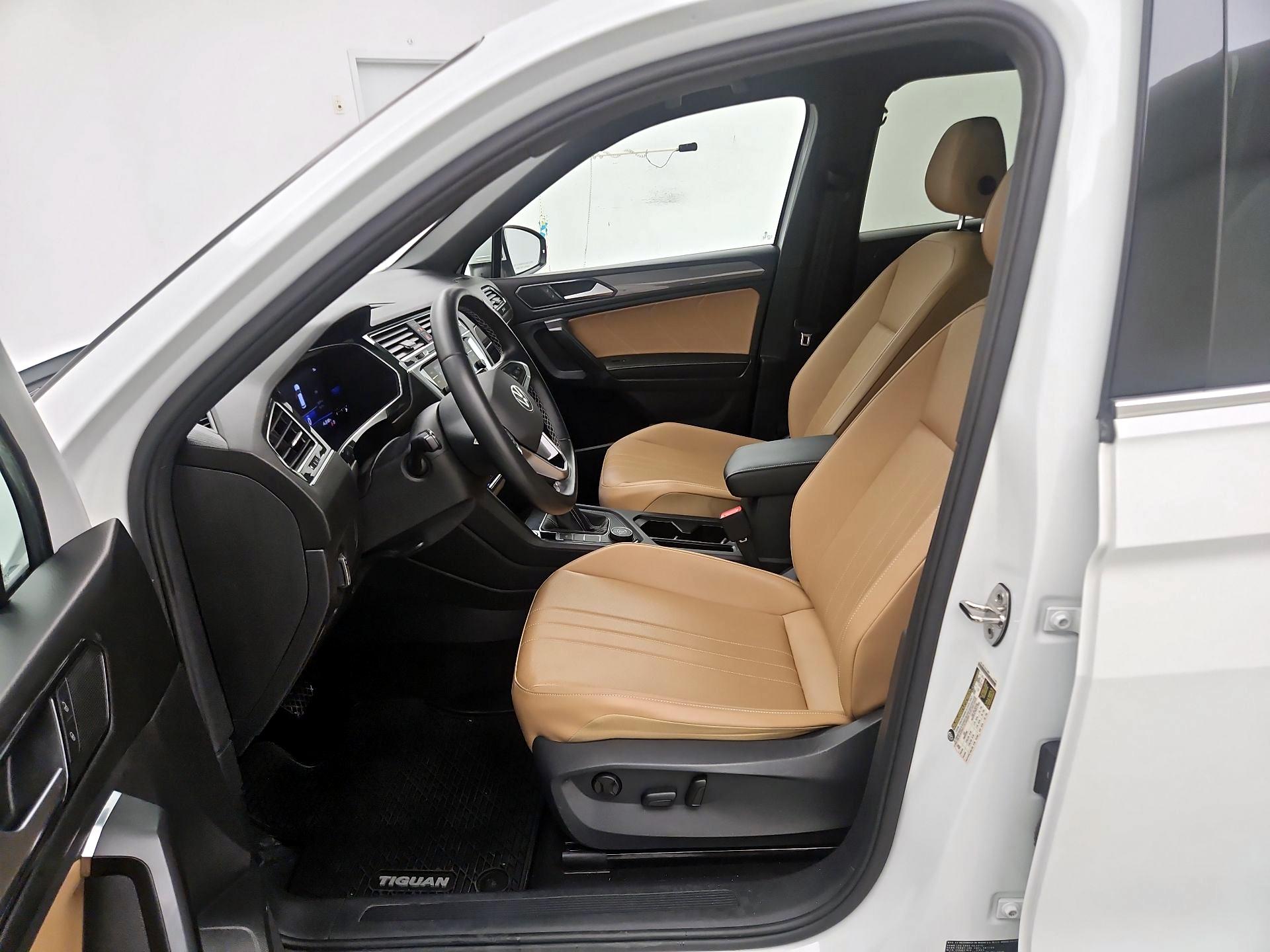 Thumbnail: 2022 Volkswagen Tiguan - 11