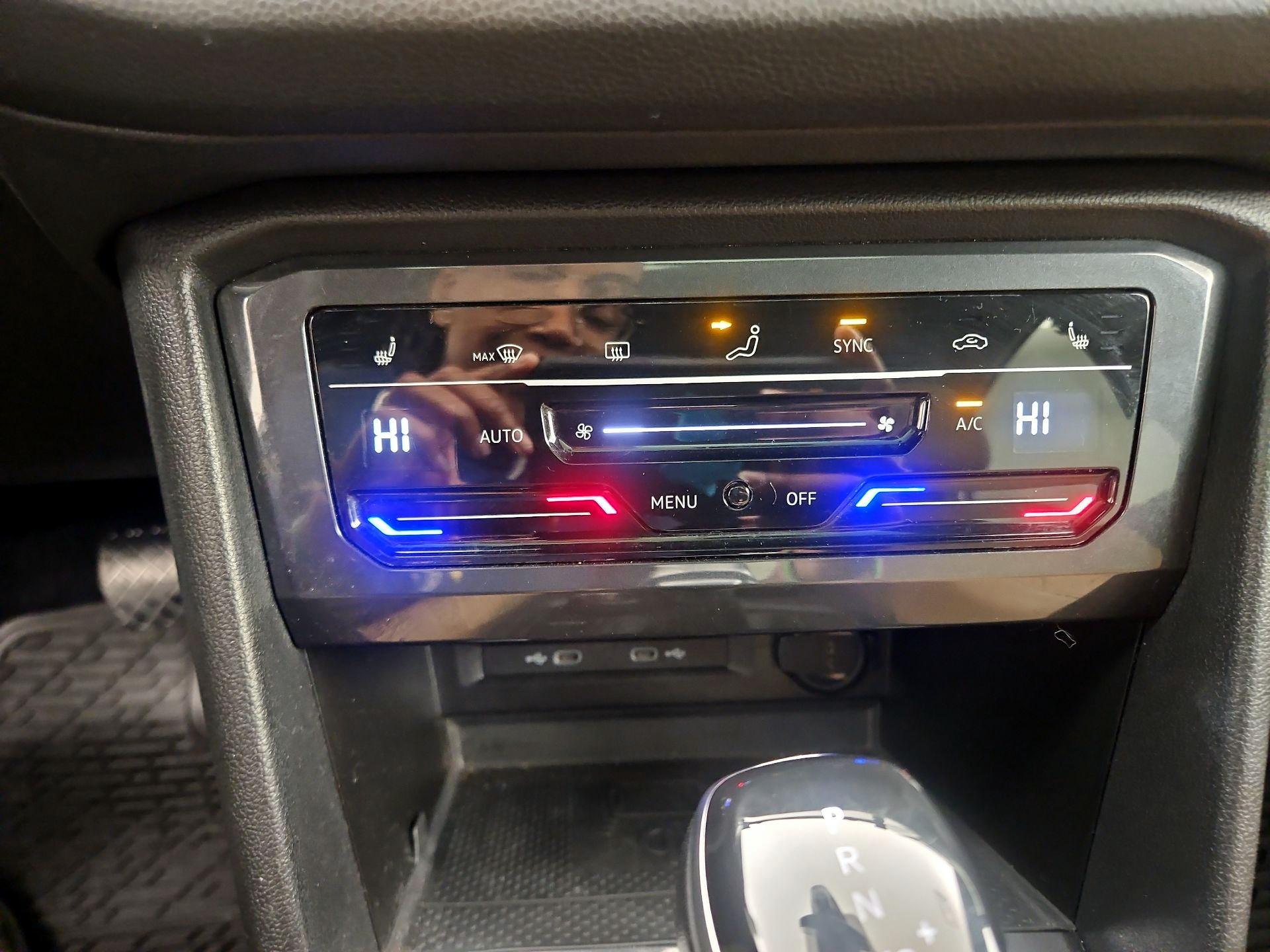 Thumbnail: 2022 Volkswagen Tiguan - 16