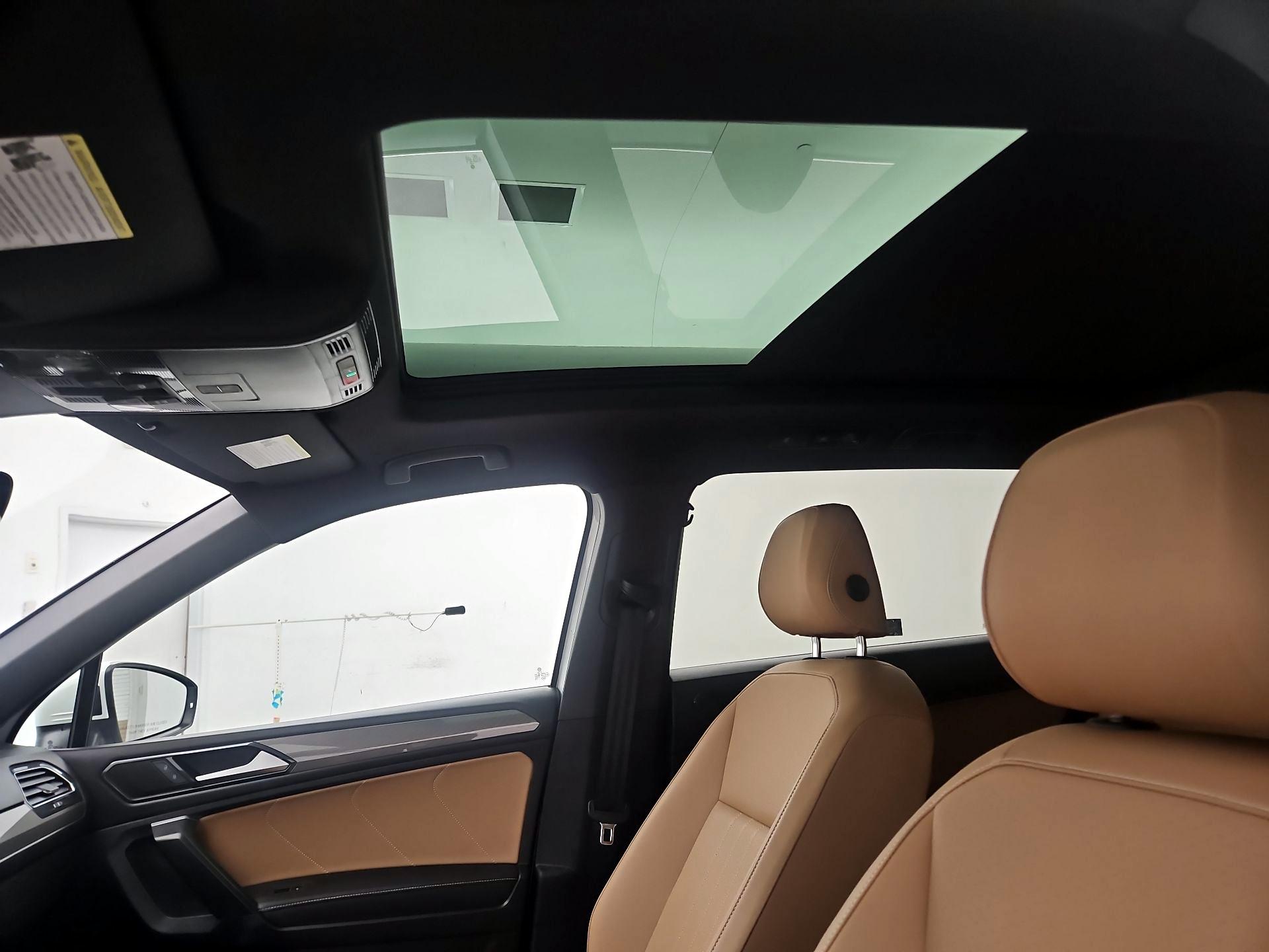 Thumbnail: 2022 Volkswagen Tiguan - 19
