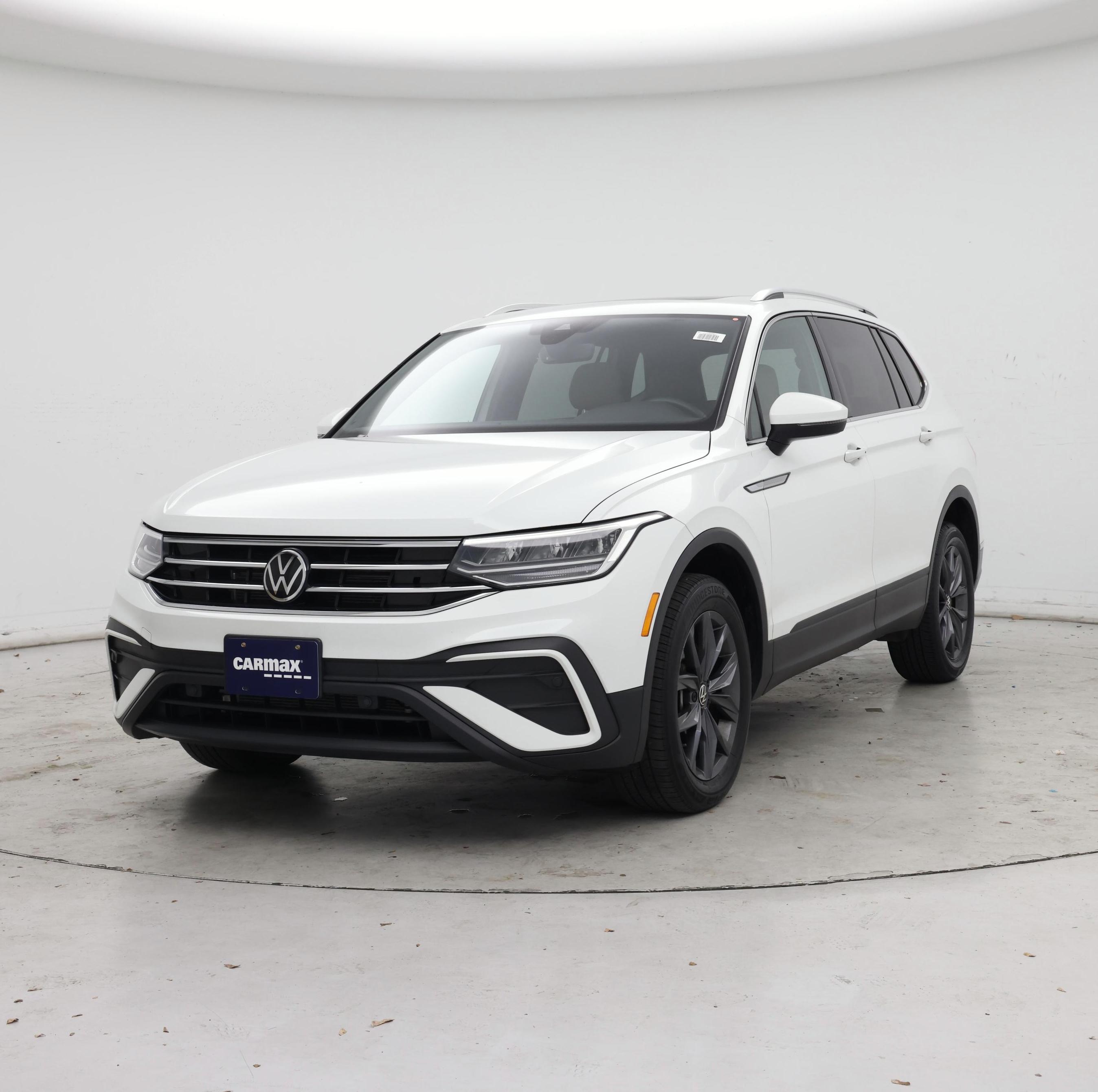 Thumbnail: 2022 Volkswagen Tiguan - 4