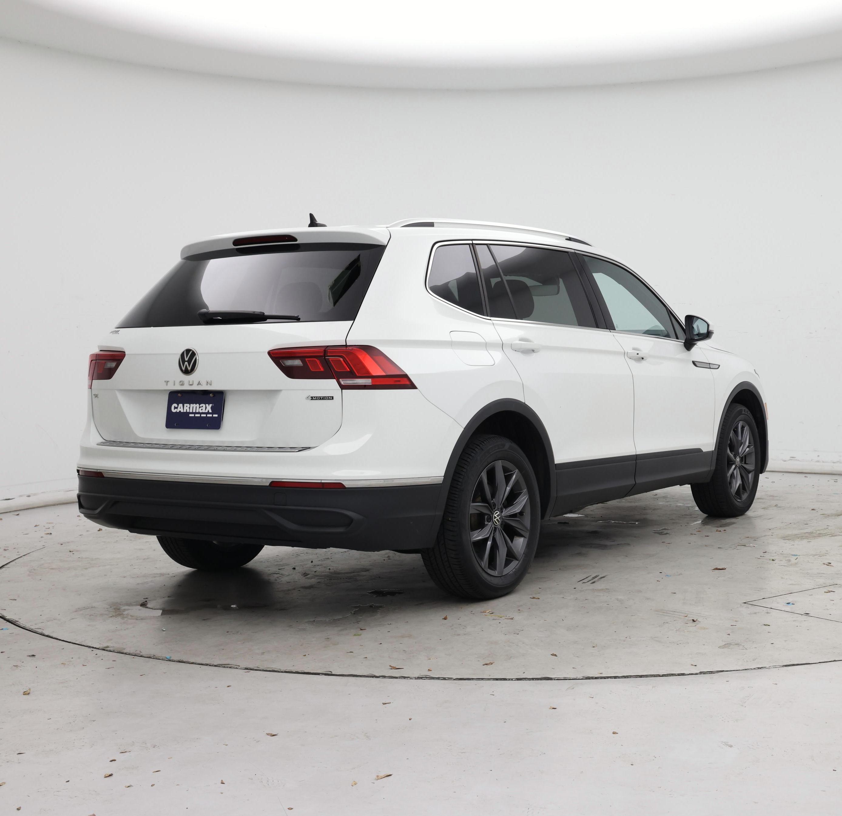 Thumbnail: 2022 Volkswagen Tiguan - 8