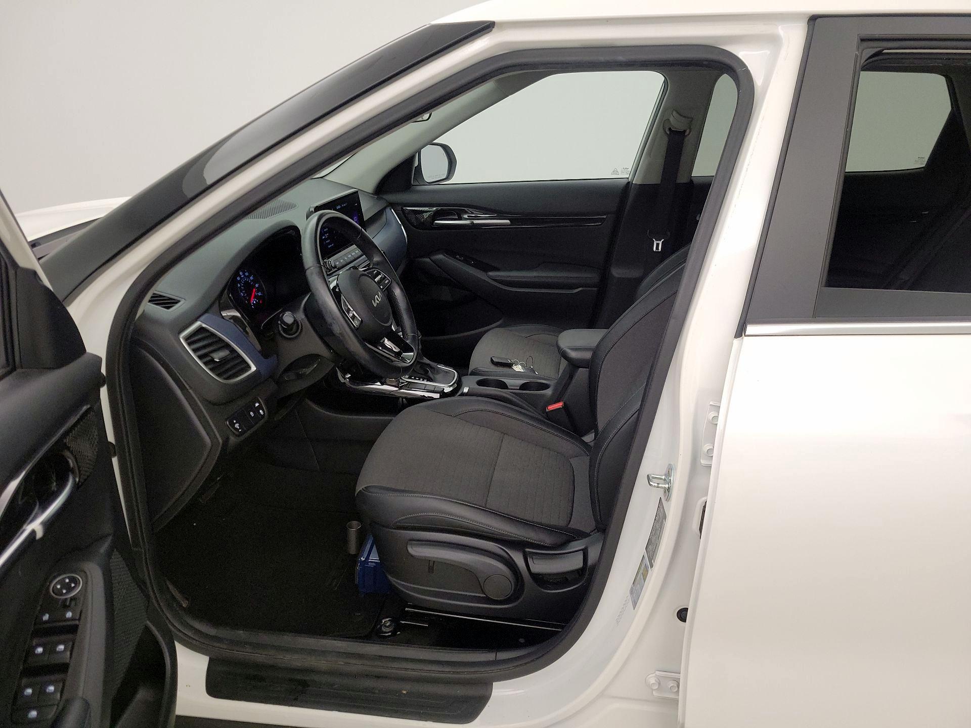 Thumbnail: 2023 Kia Seltos - 11