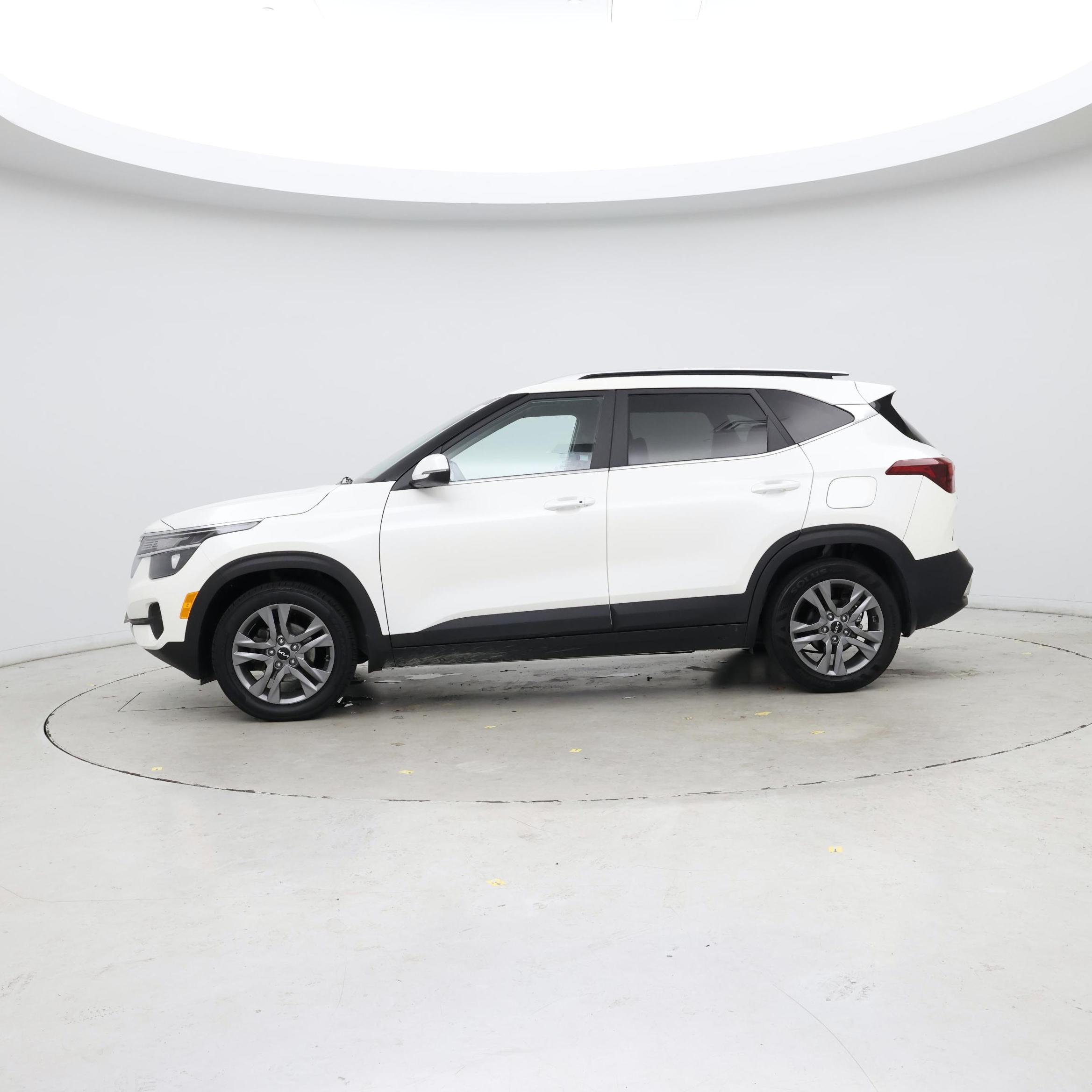 Thumbnail: 2023 Kia Seltos - 3