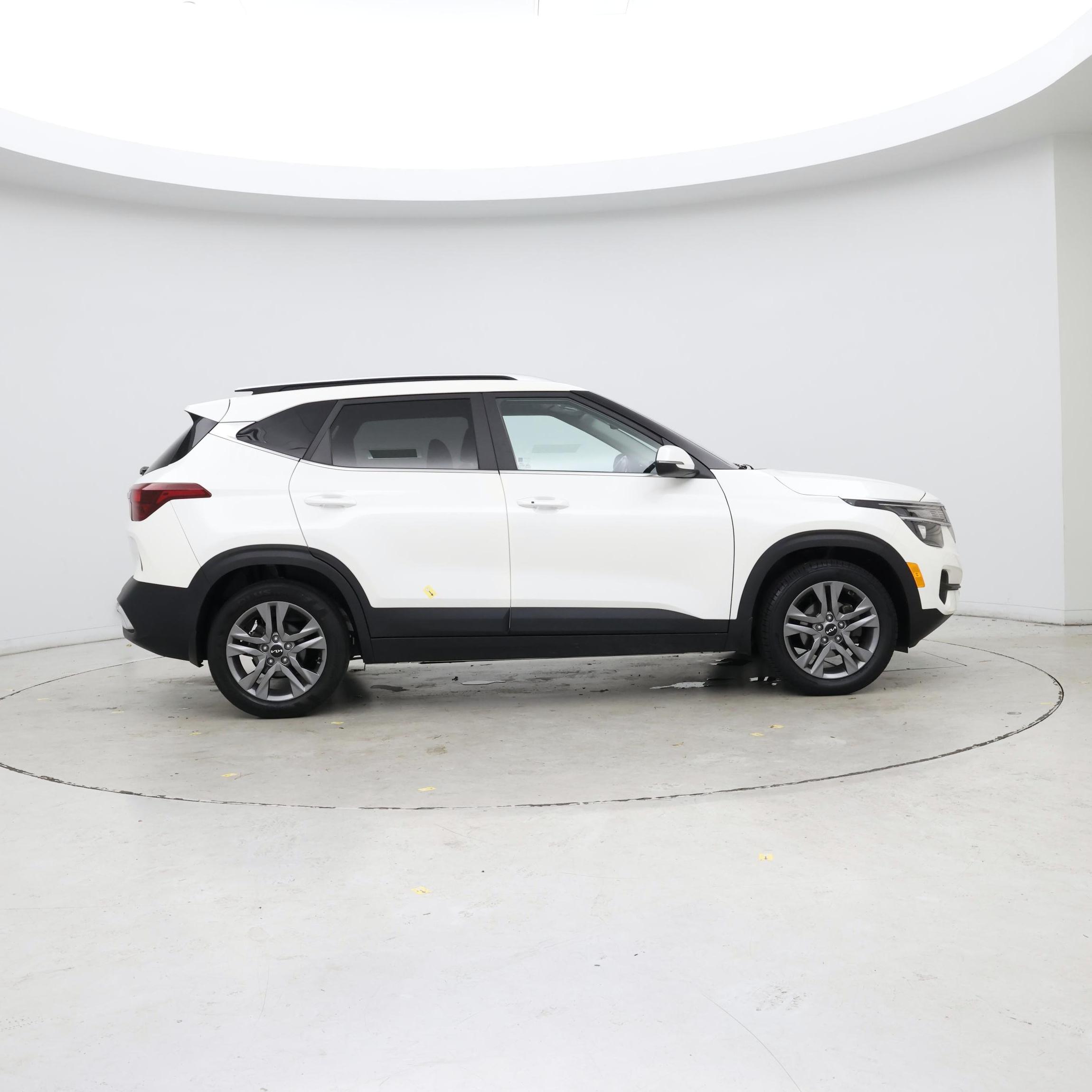 Thumbnail: 2023 Kia Seltos - 7