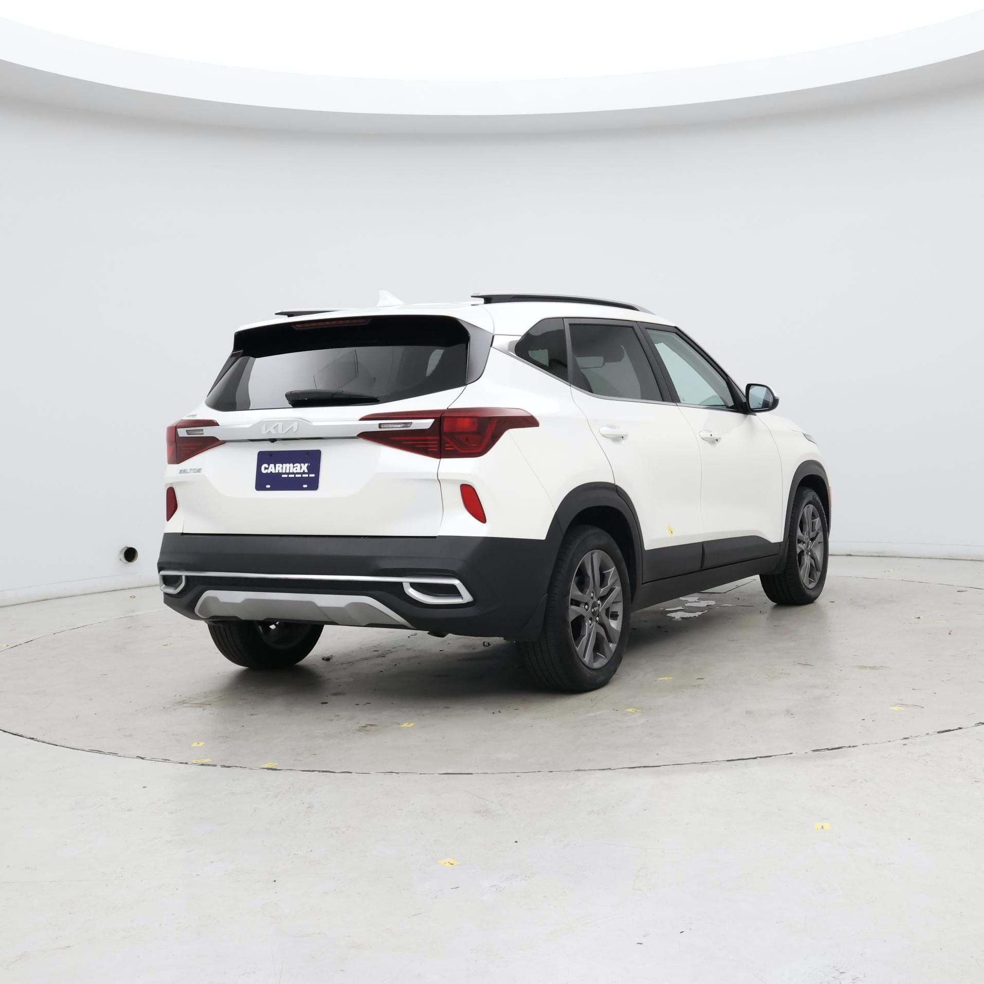 Thumbnail: 2023 Kia Seltos - 8