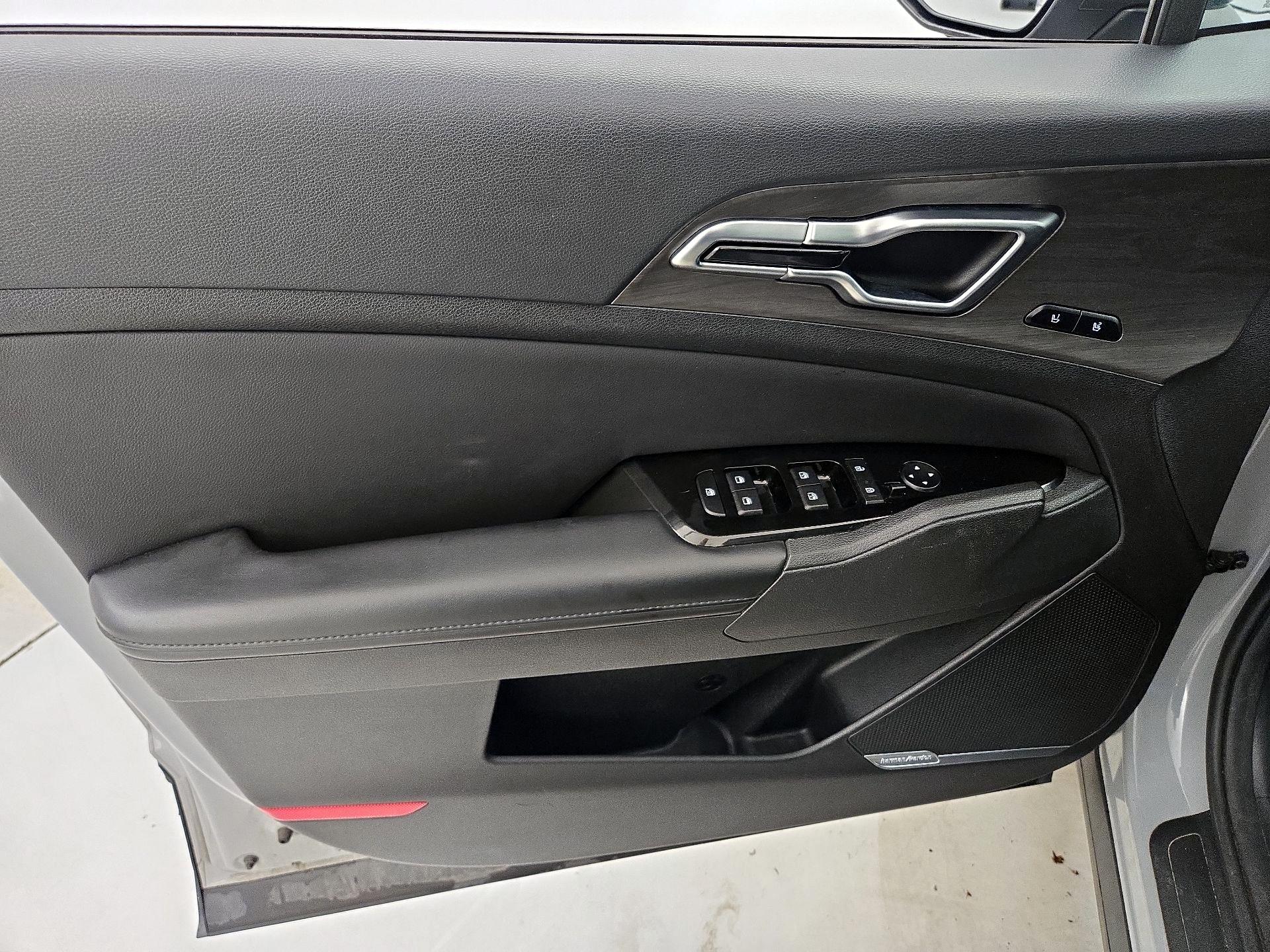 Thumbnail: 2023 Kia Sportage - 12