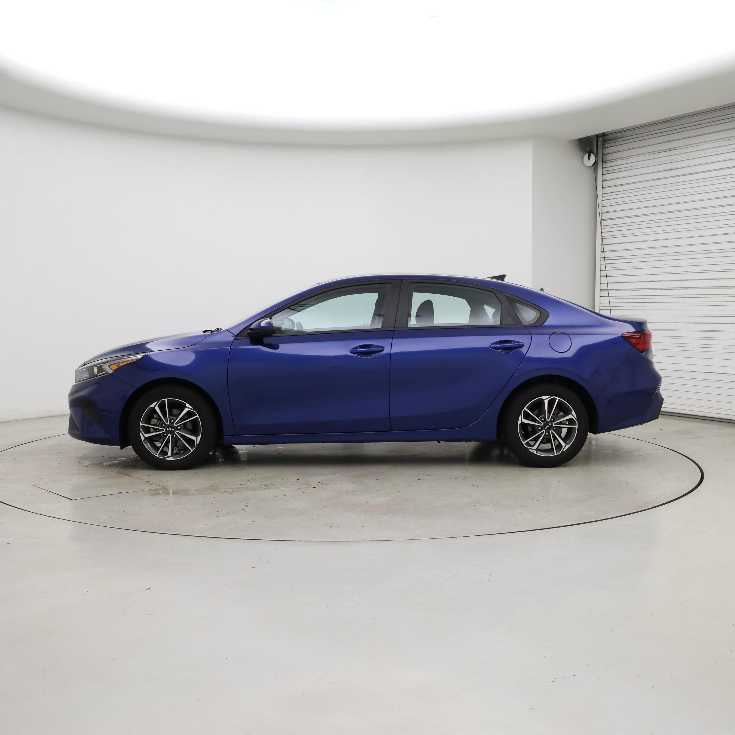 Thumbnail: 2023 Kia Forte - 3