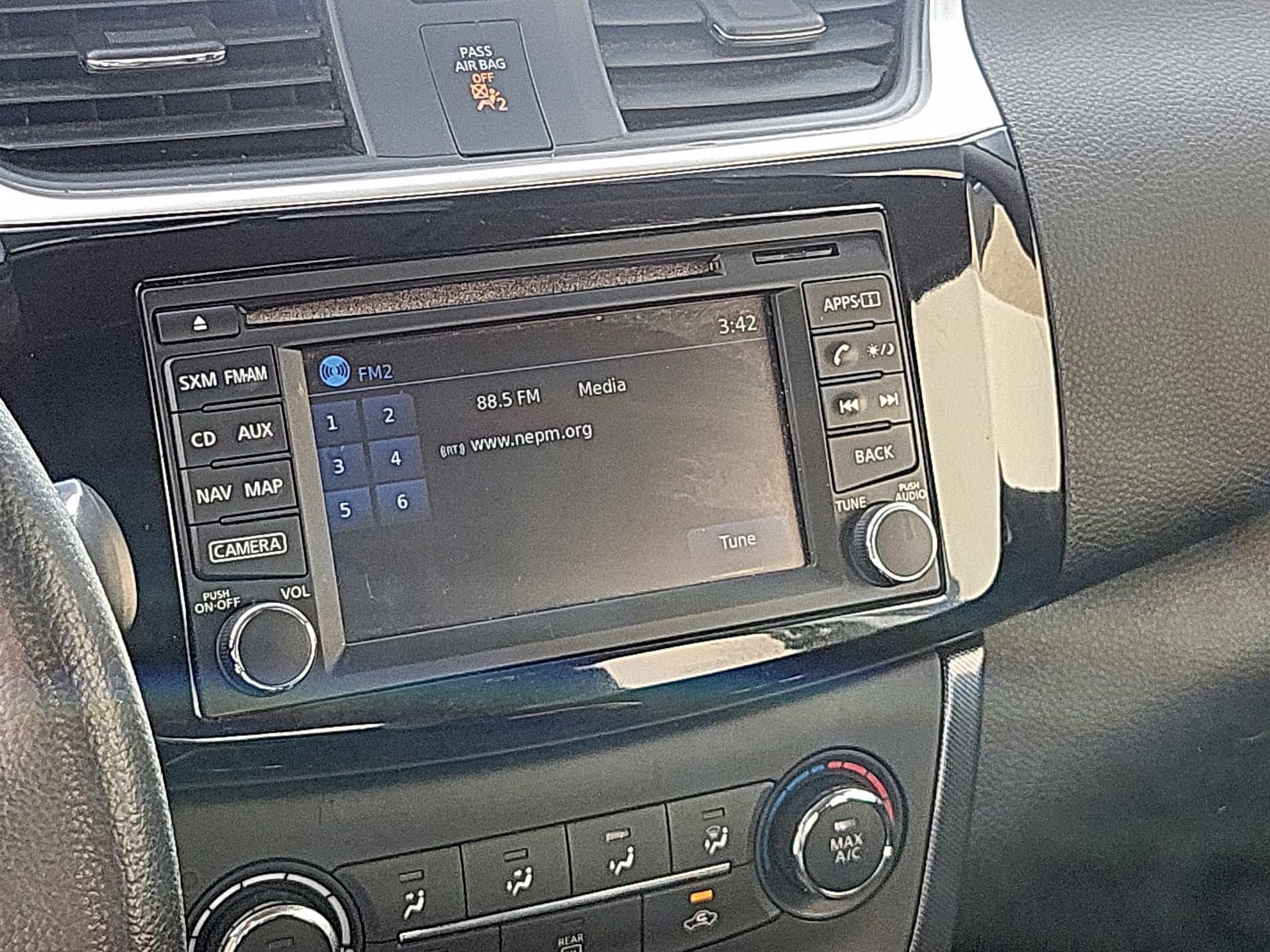 Thumbnail: 2017 Nissan Sentra - 16