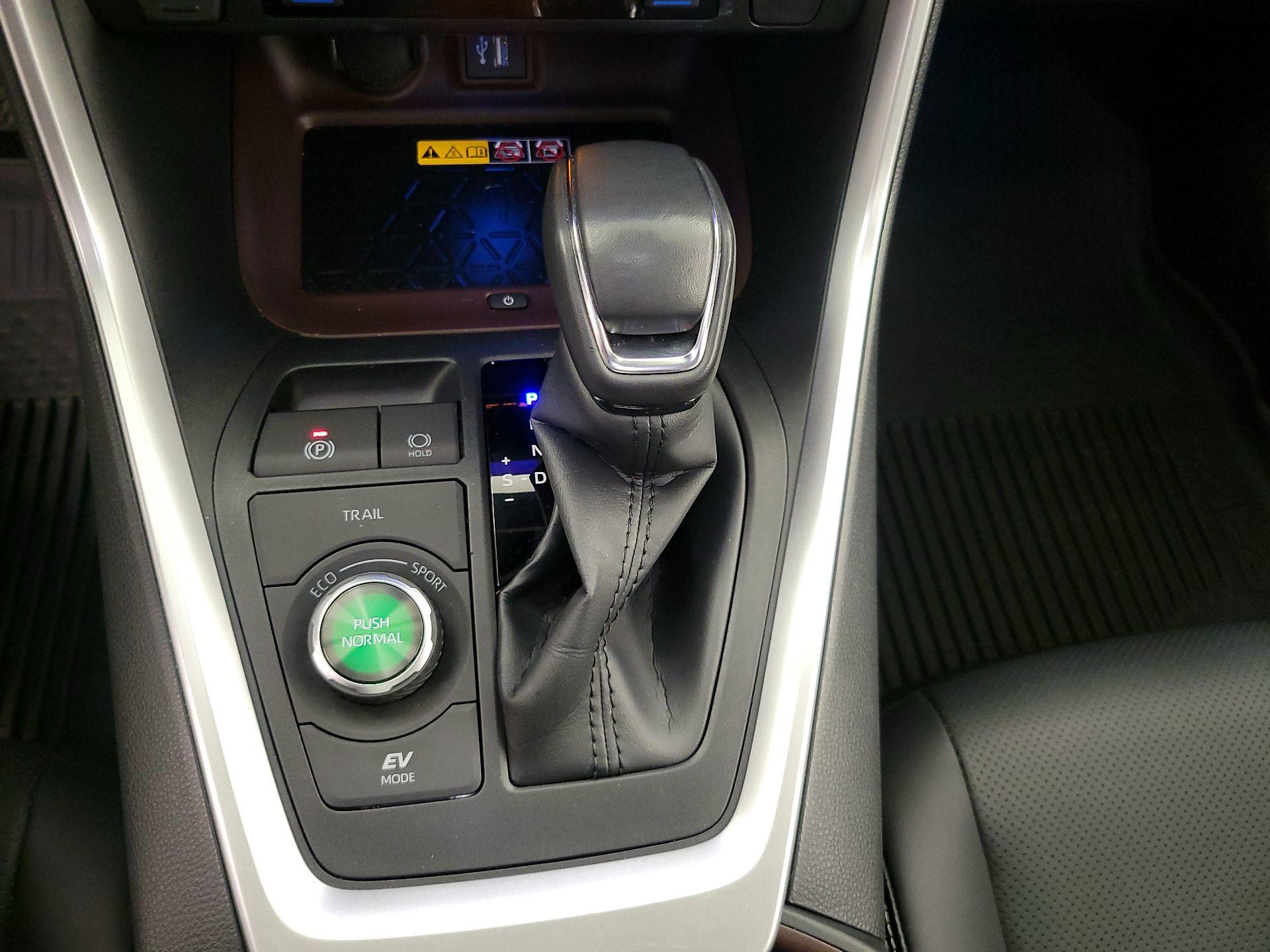 Thumbnail: 2023 Toyota RAV4 - 17