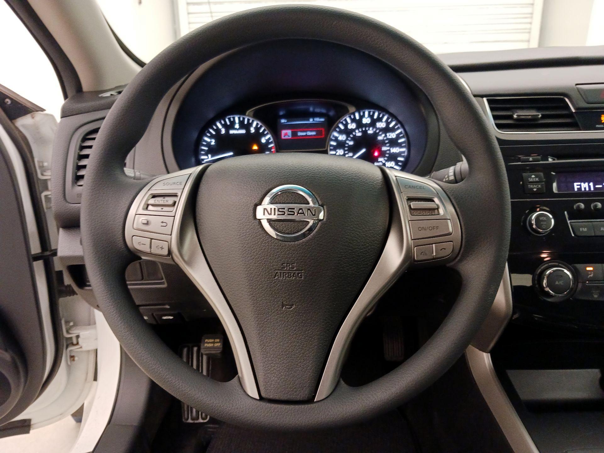 Thumbnail: 2015 Nissan Altima - 10