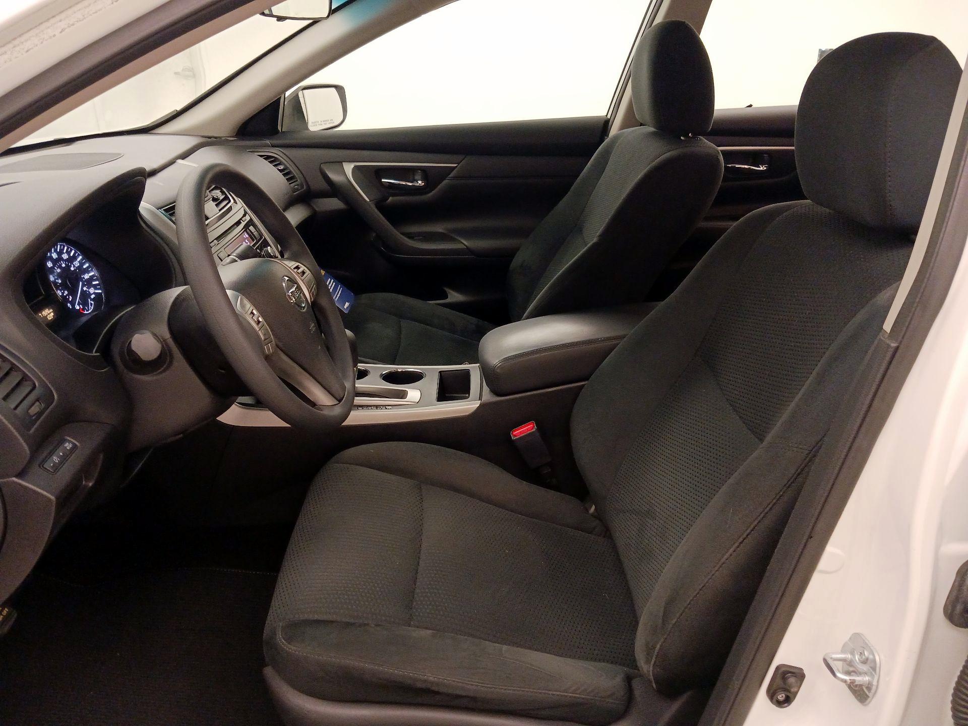 Thumbnail: 2015 Nissan Altima - 11